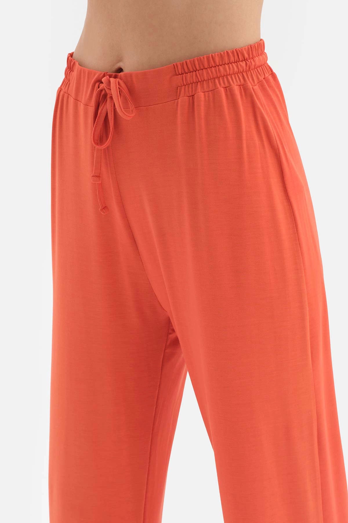 Beyaz Kısa Kol Yırtmaç Detaylı Modal Pijama Takımı