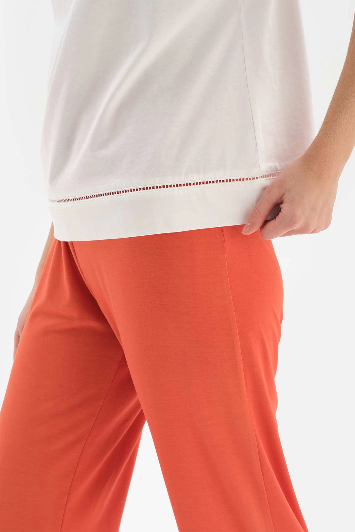 Beyaz Kısa Kol Yırtmaç Detaylı Modal Pijama Takımı