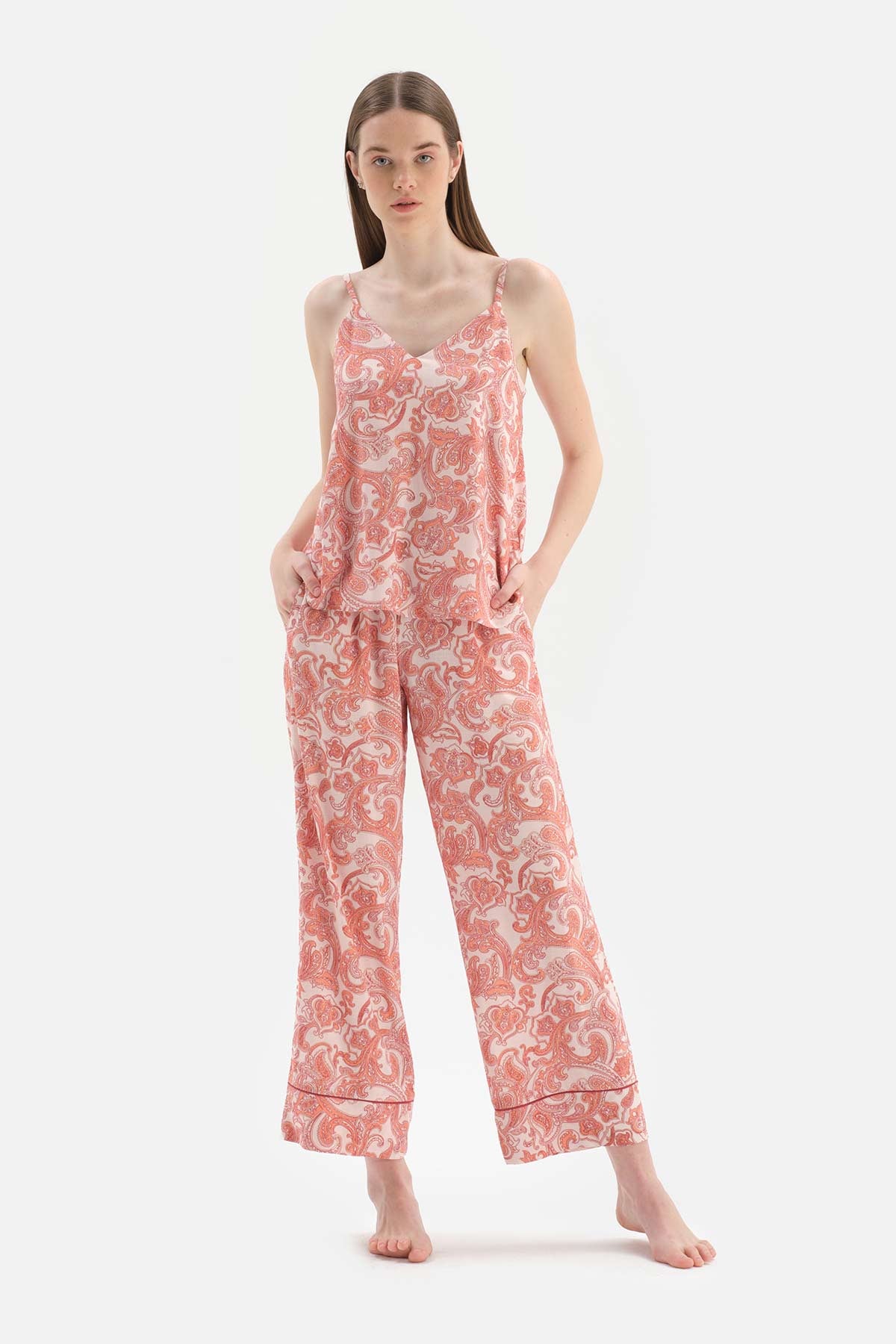 Açık Pembe Şal Desenli Askılı Viskon Pijama Takımı