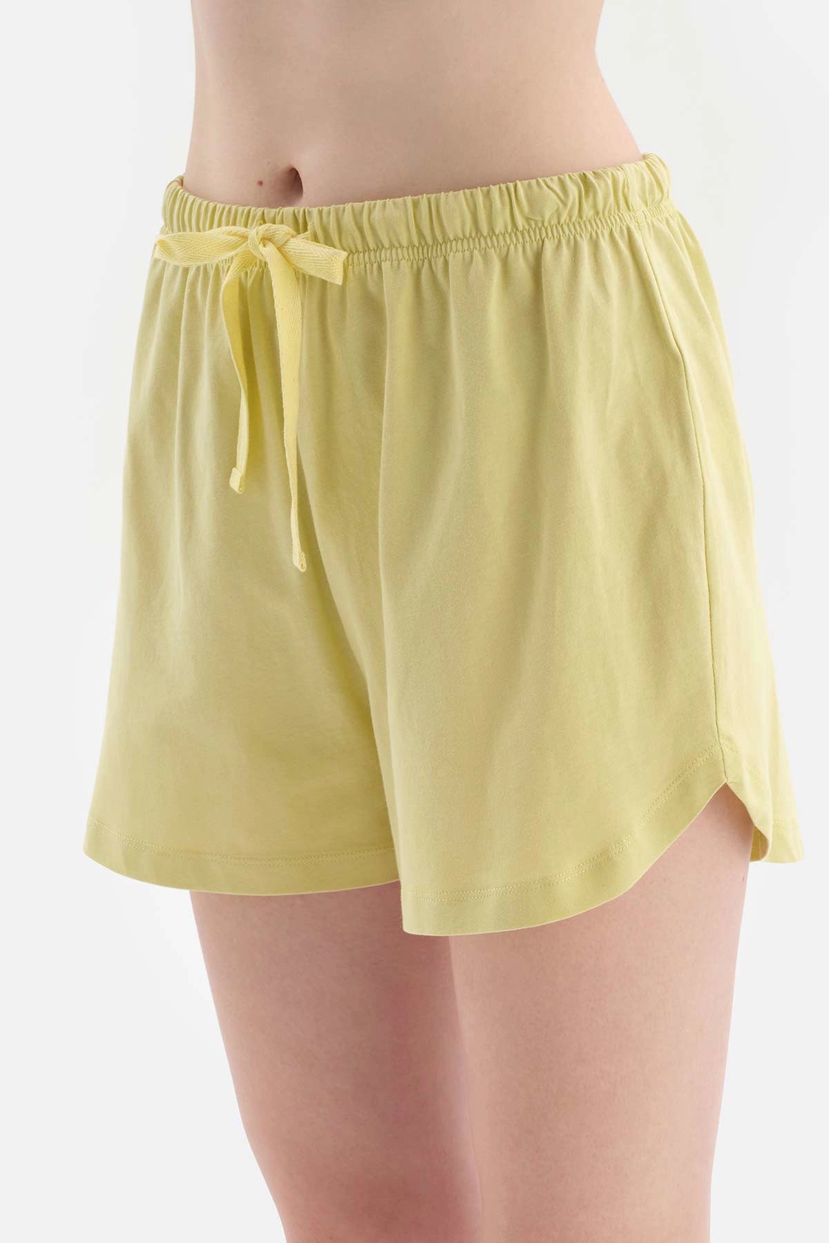 Beyaz Kısa Kollu Baskı Detaylı Şortlu Pijama Takımı