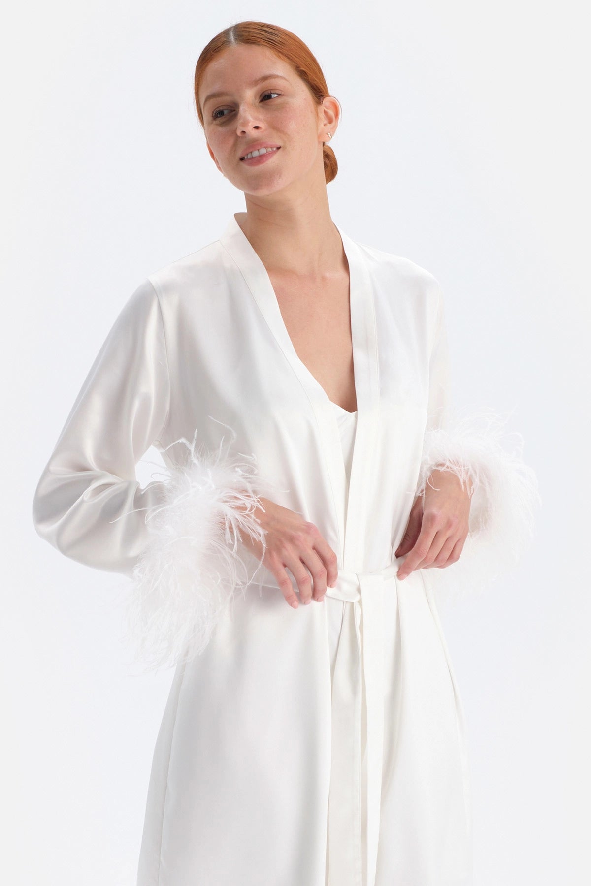 Beyaz Otrişli Bride Saten Sabahlık