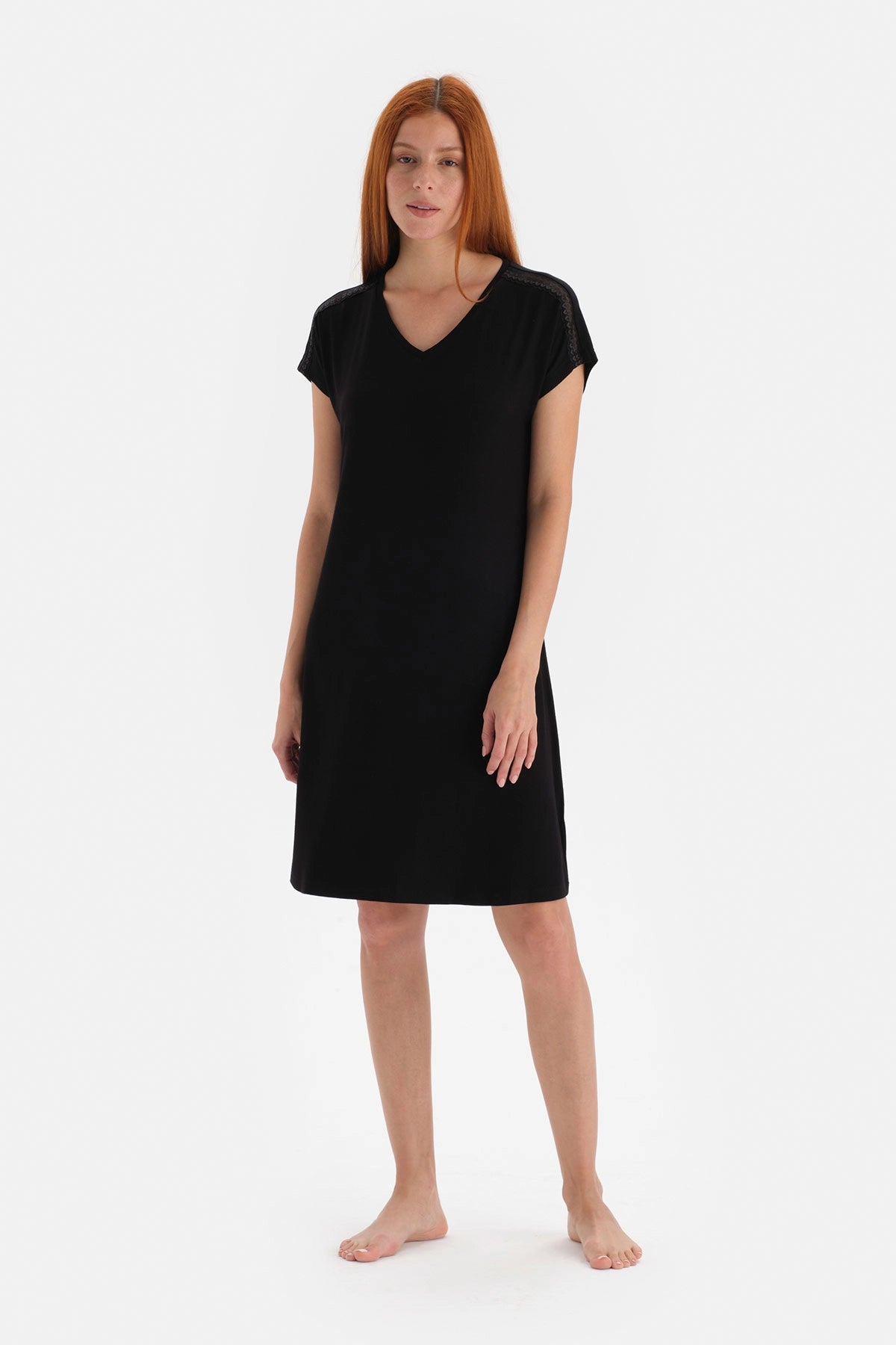 Siyah Kısa Kollu Dantel Detaylı Viskon Gecelik