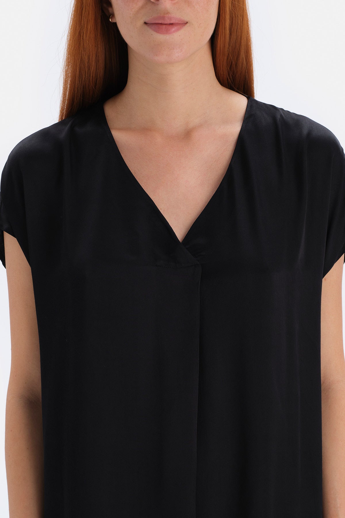 Siyah Saten Yüzeyli Viskon Elbise