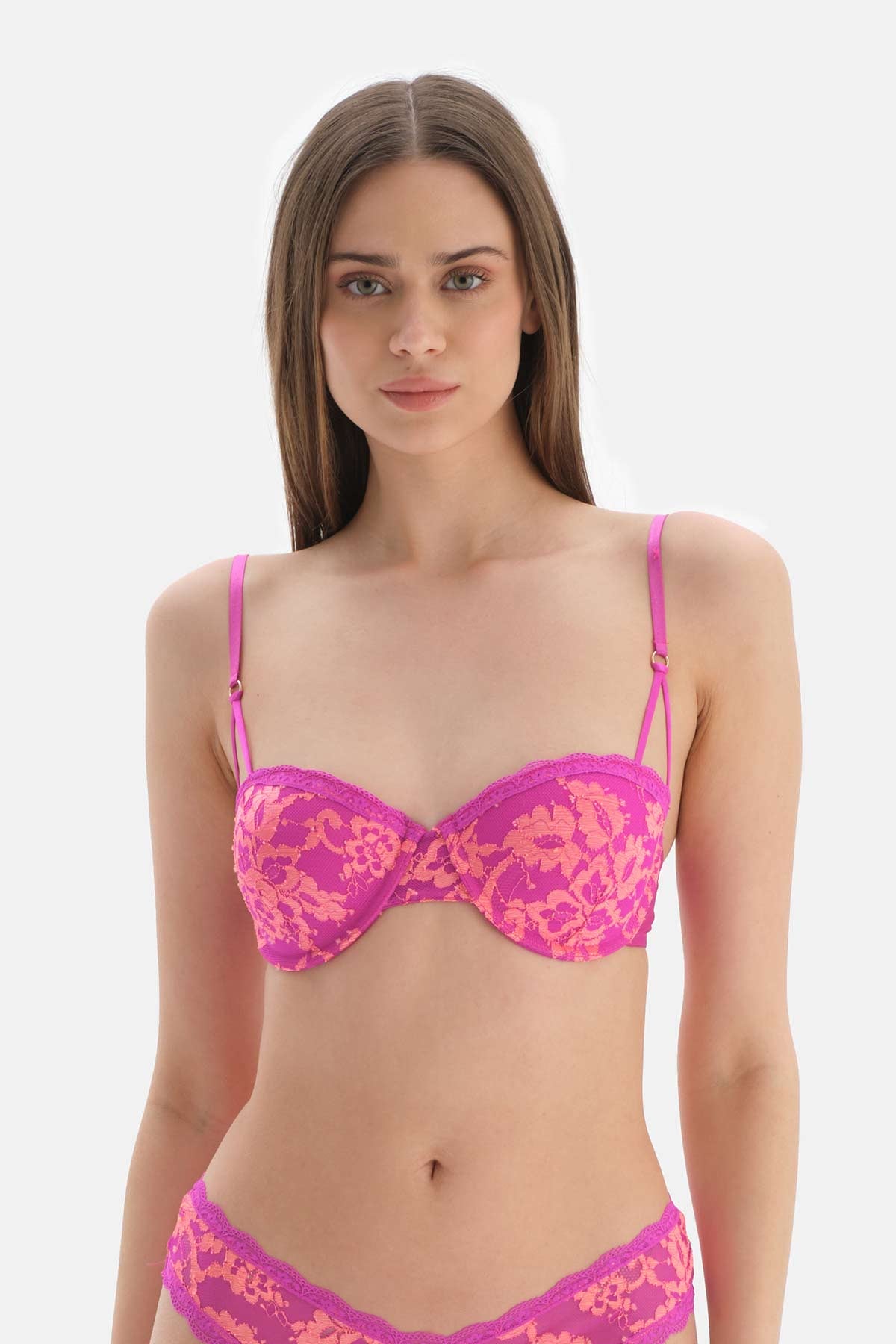 Pembe Kalp Askı Detaylı Kaplı Dantelli Sütyen