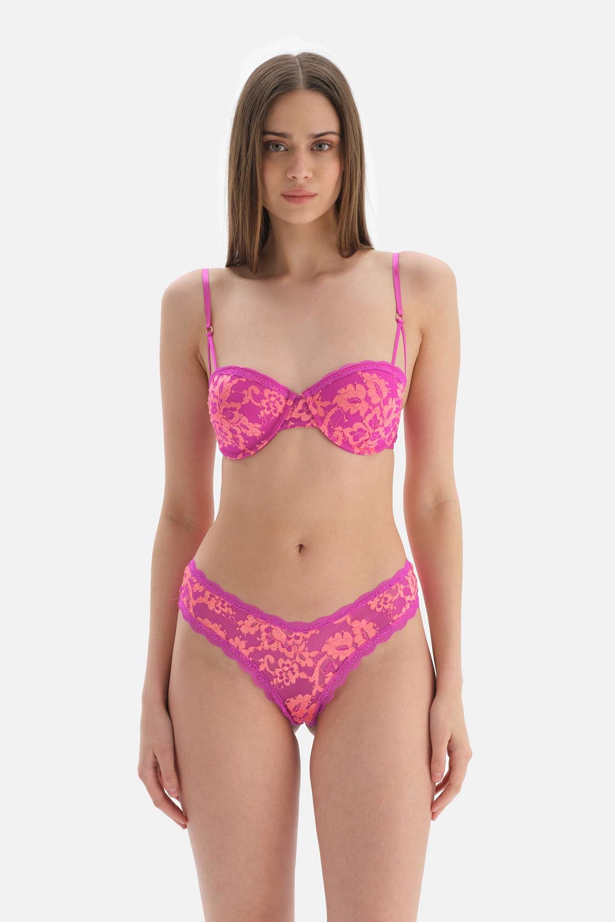 Pembe Kalp Askı Detaylı Kaplı Dantelli Sütyen