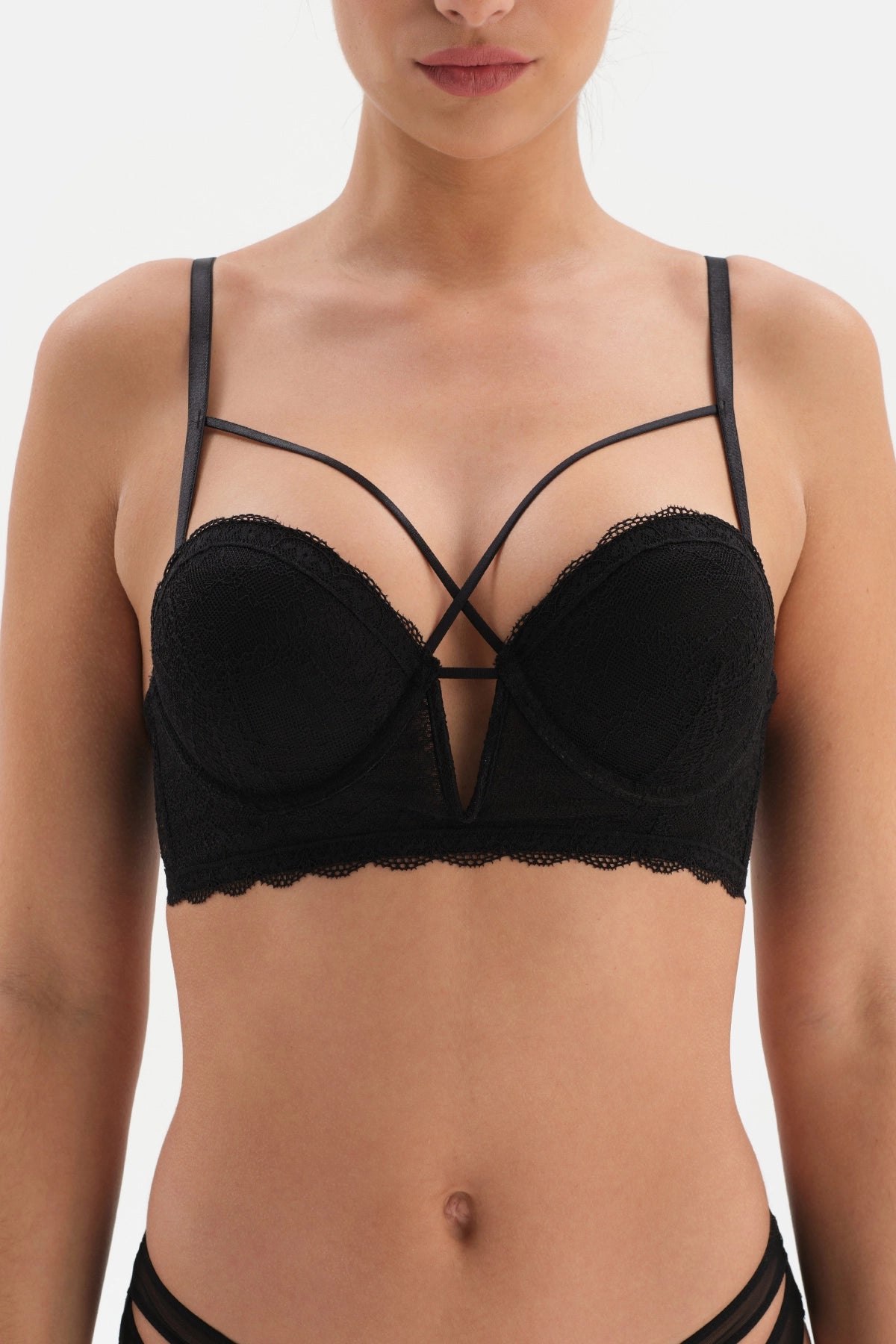 Siyah Balenli Dolgulu Dantel Detaylı Sütyen