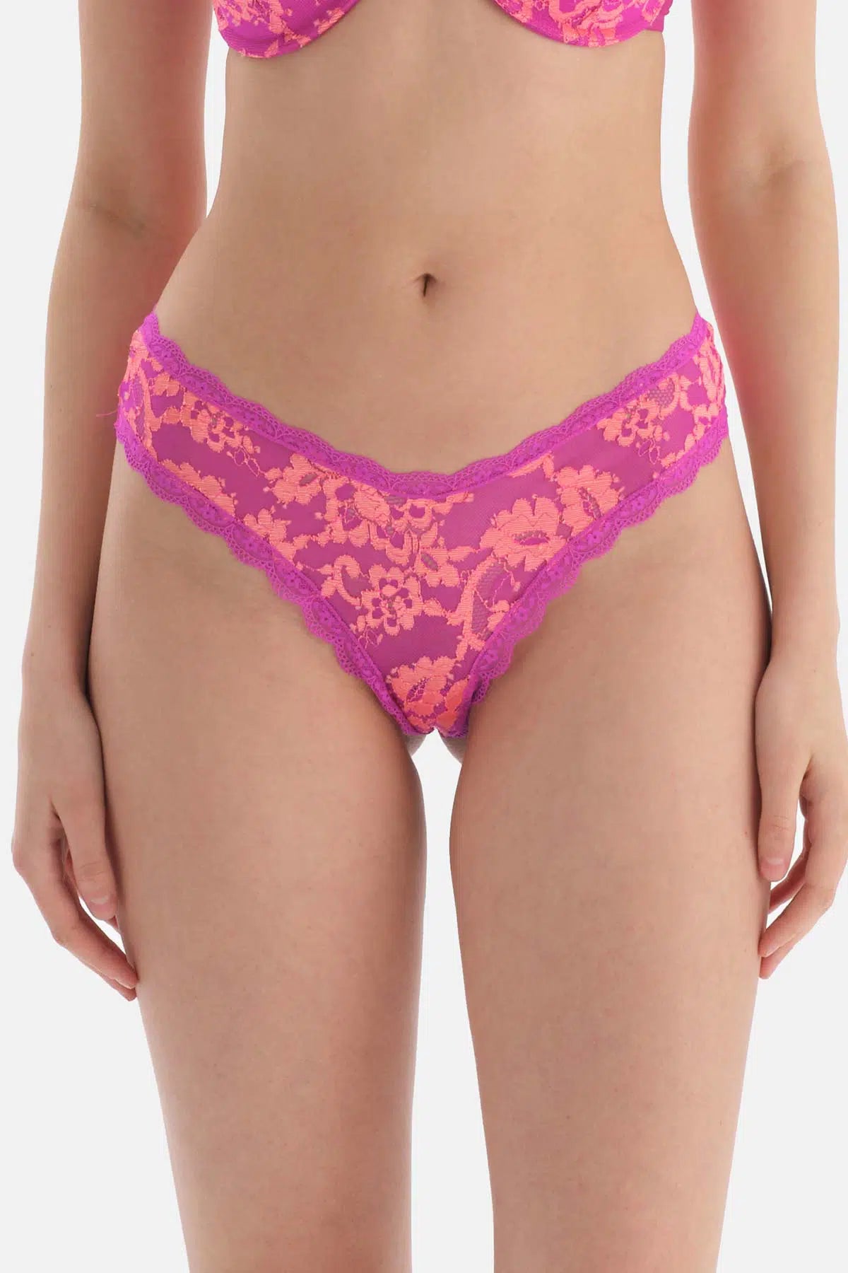 Pembe Dantel Detaylı Tanga