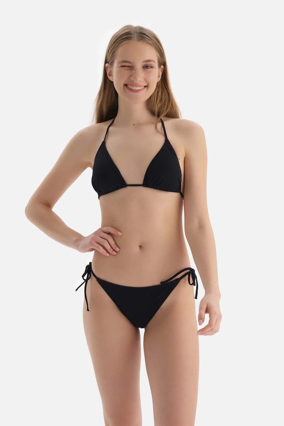 Siyah Üçgen Küçük Bikini Üstü