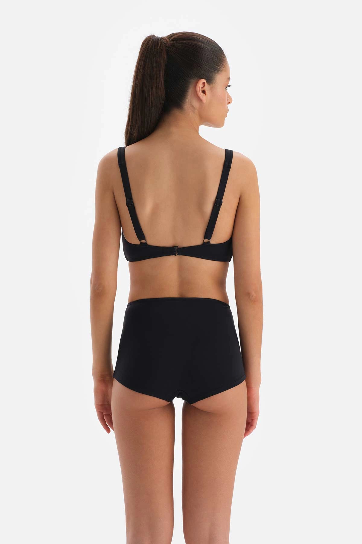 Siyah Kaplı Bikini Üstü