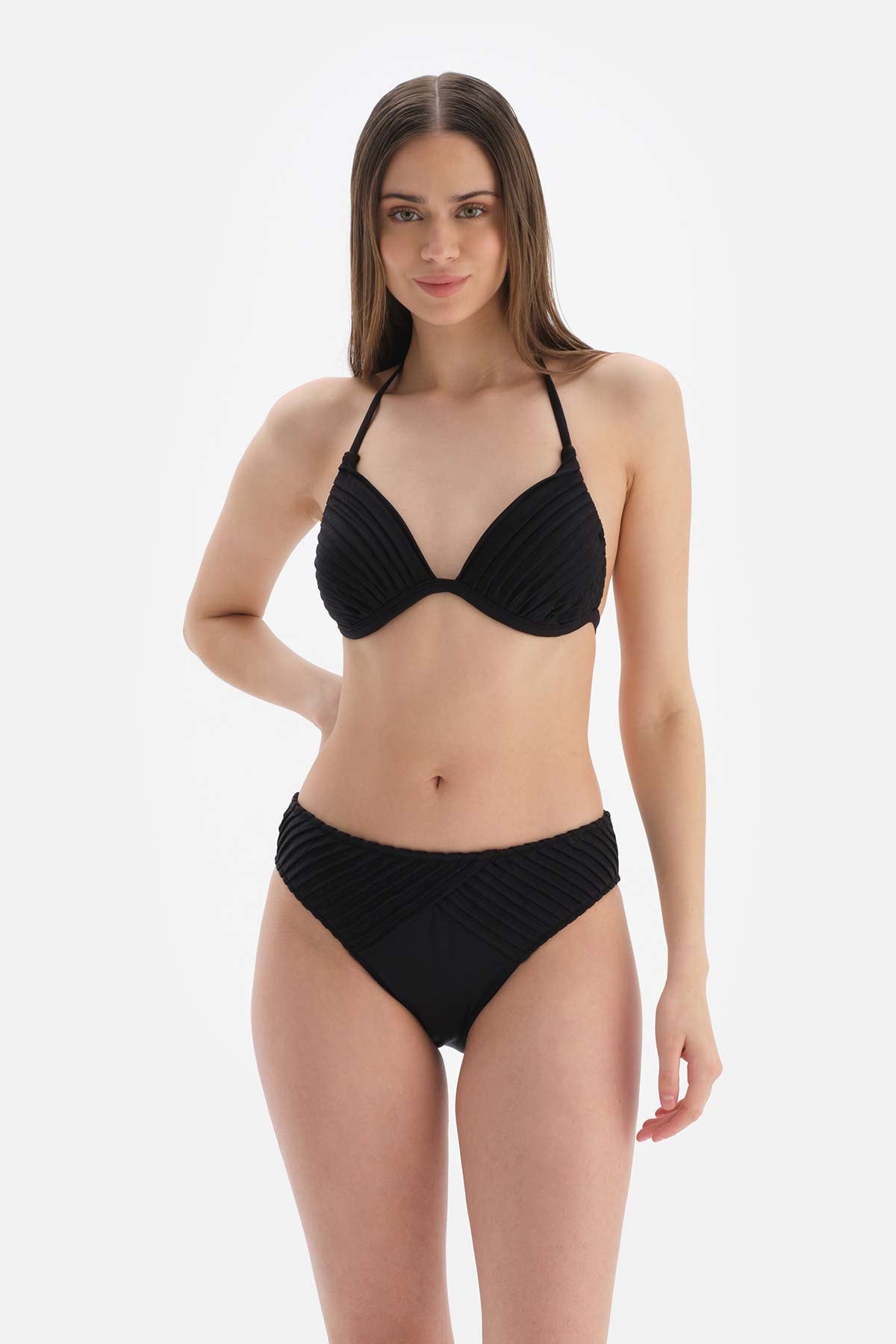 Siyah Üçgen Kaplı Bikini Üstü