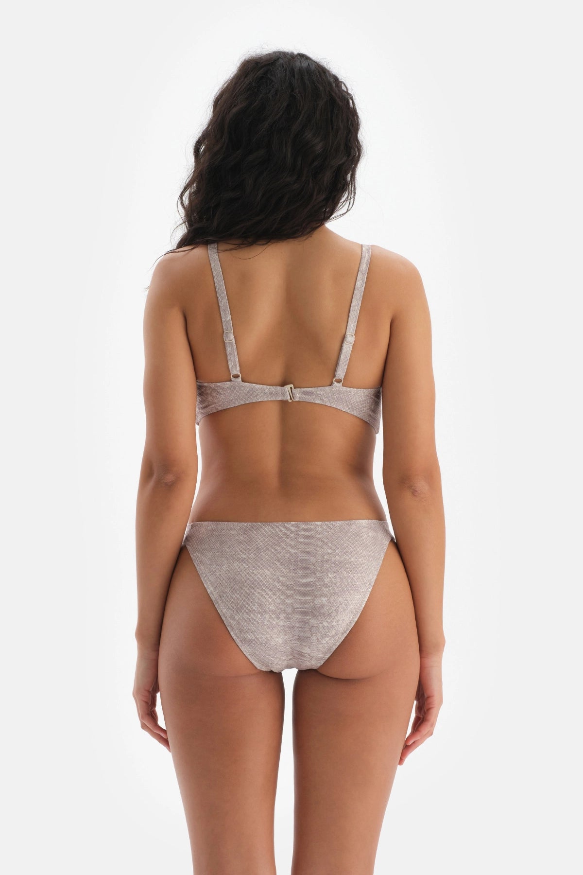 Bej Dolgulu Bikini Üstü