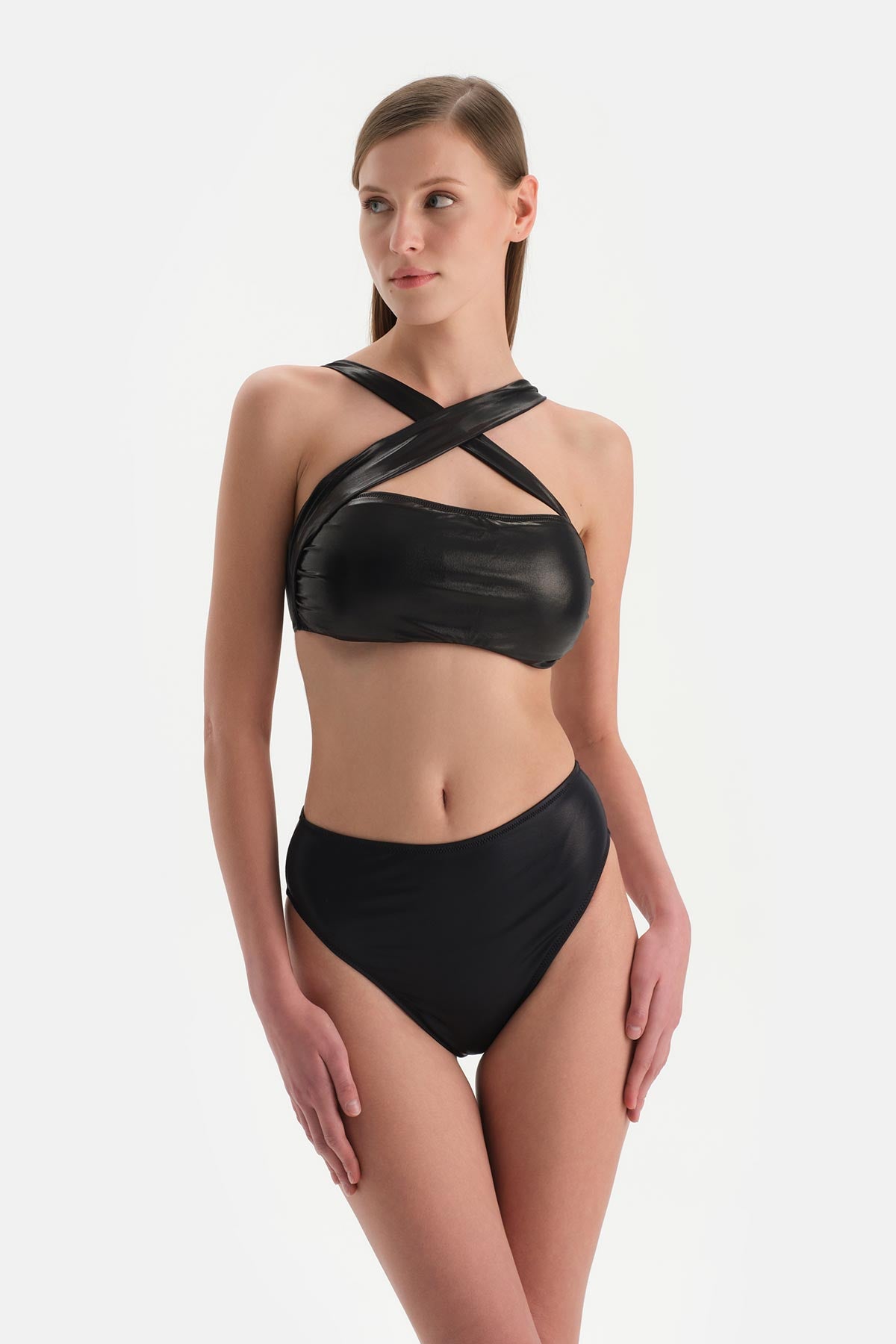 Siyah Balensiz Halter Yaka Bikini Üstü