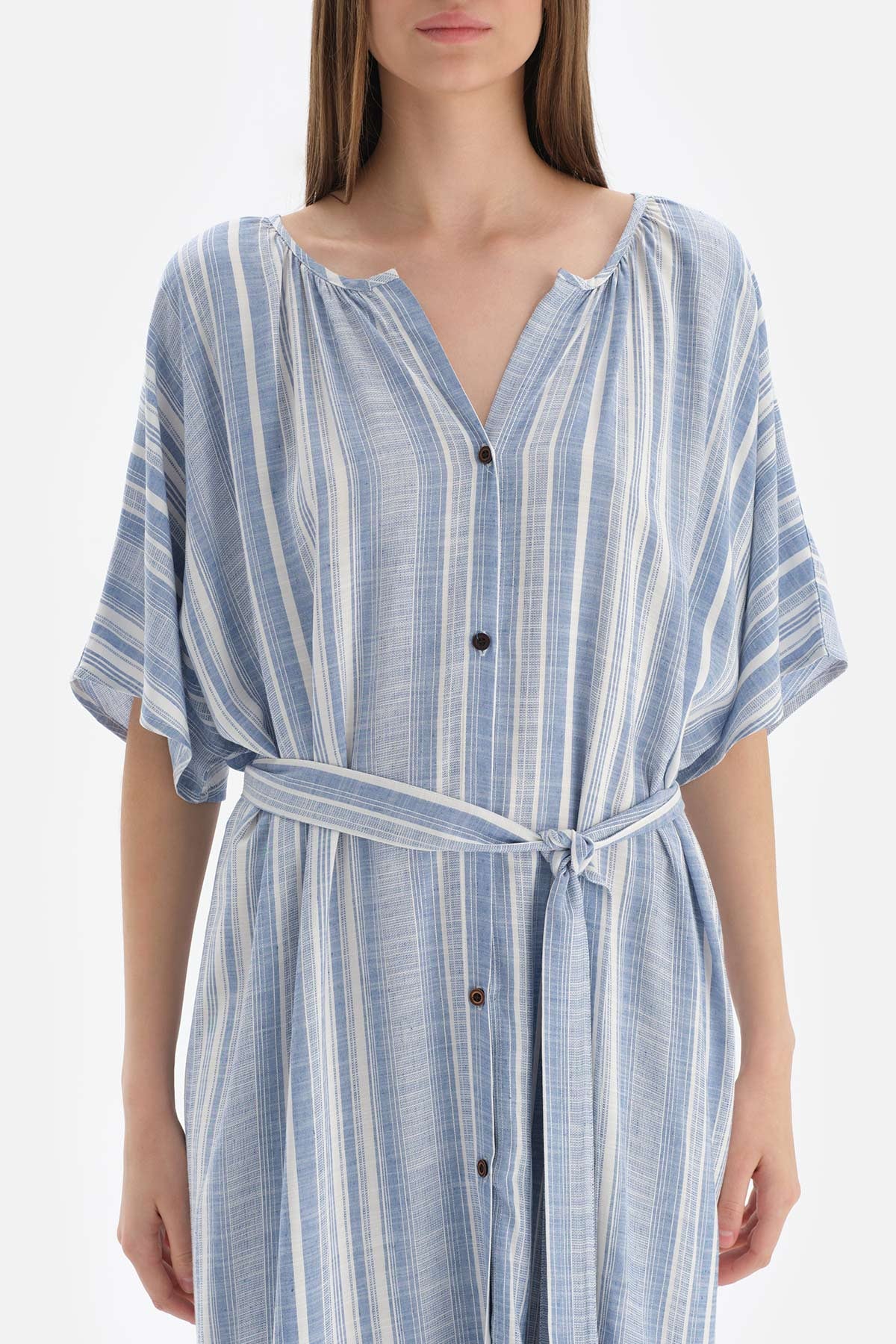 Mavi - Beyaz Önden Düğmeli Viskon Elbise