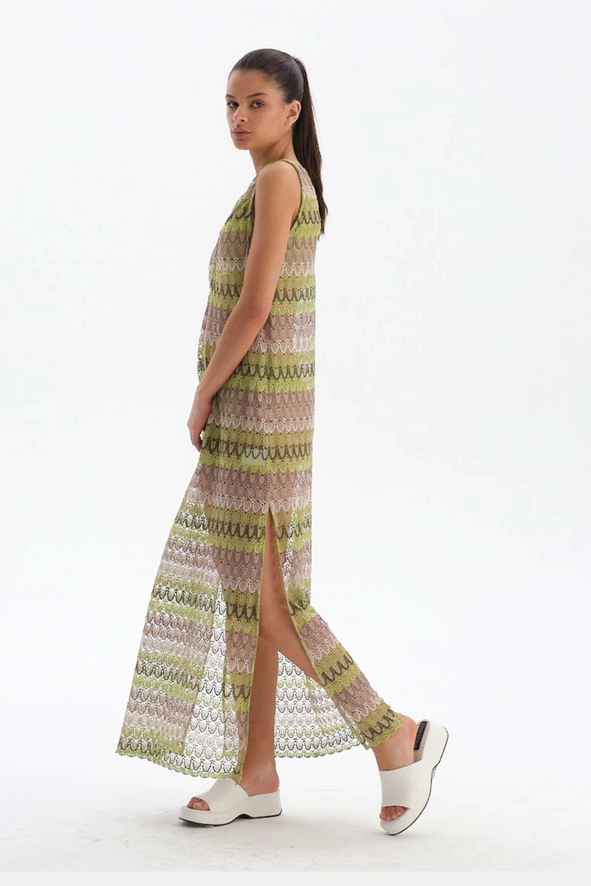 Yeşil - Ekru Kolsuz Yırtmaç Detaylı Uzun Plaj Elbisesi