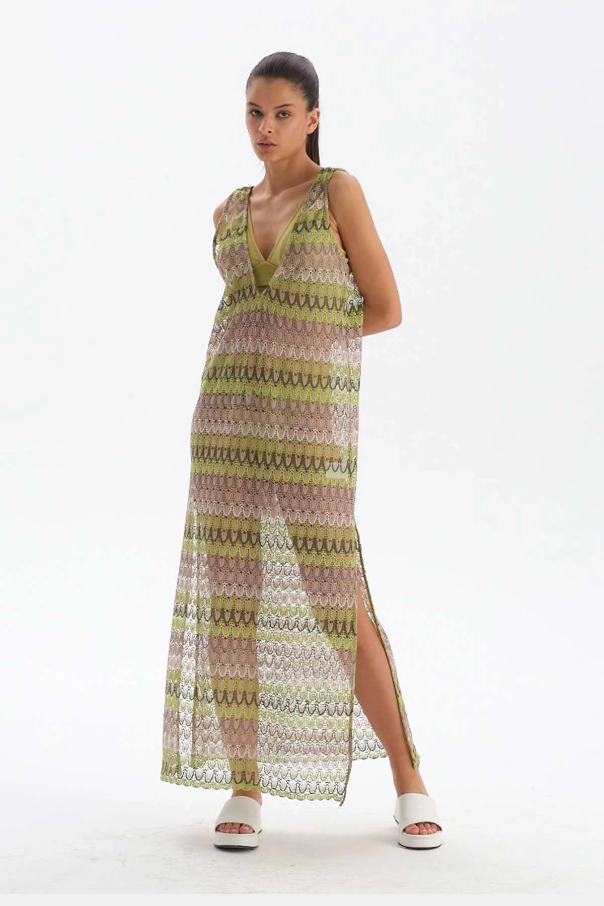 Yeşil - Ekru Kolsuz Yırtmaç Detaylı Uzun Plaj Elbisesi