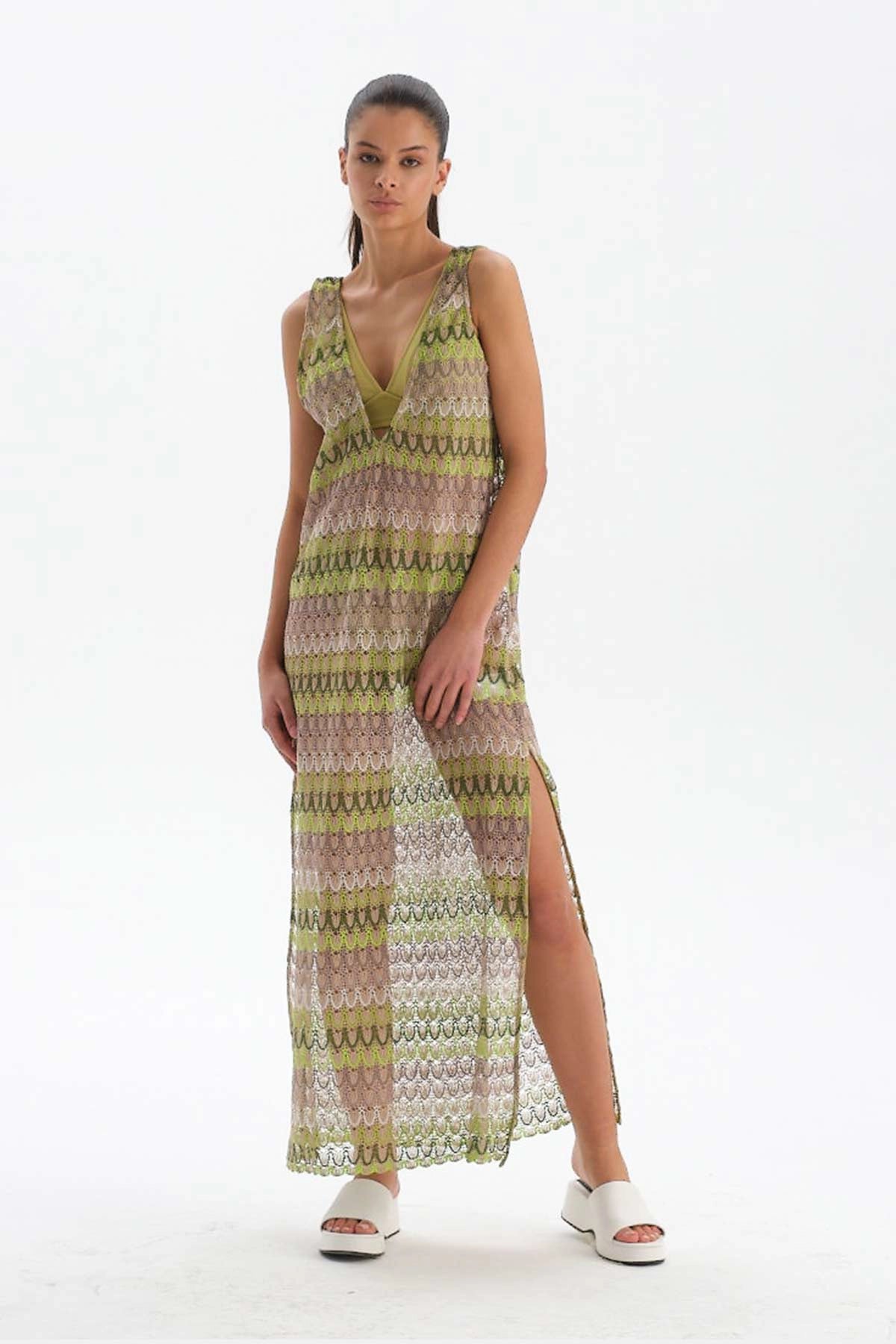 Yeşil - Ekru Kolsuz Yırtmaç Detaylı Uzun Plaj Elbisesi