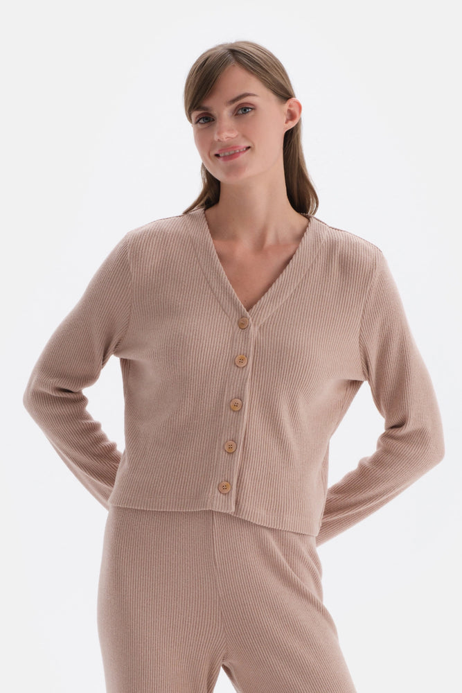 Açık Kahve Uzun Kol Düğmeli Hırka