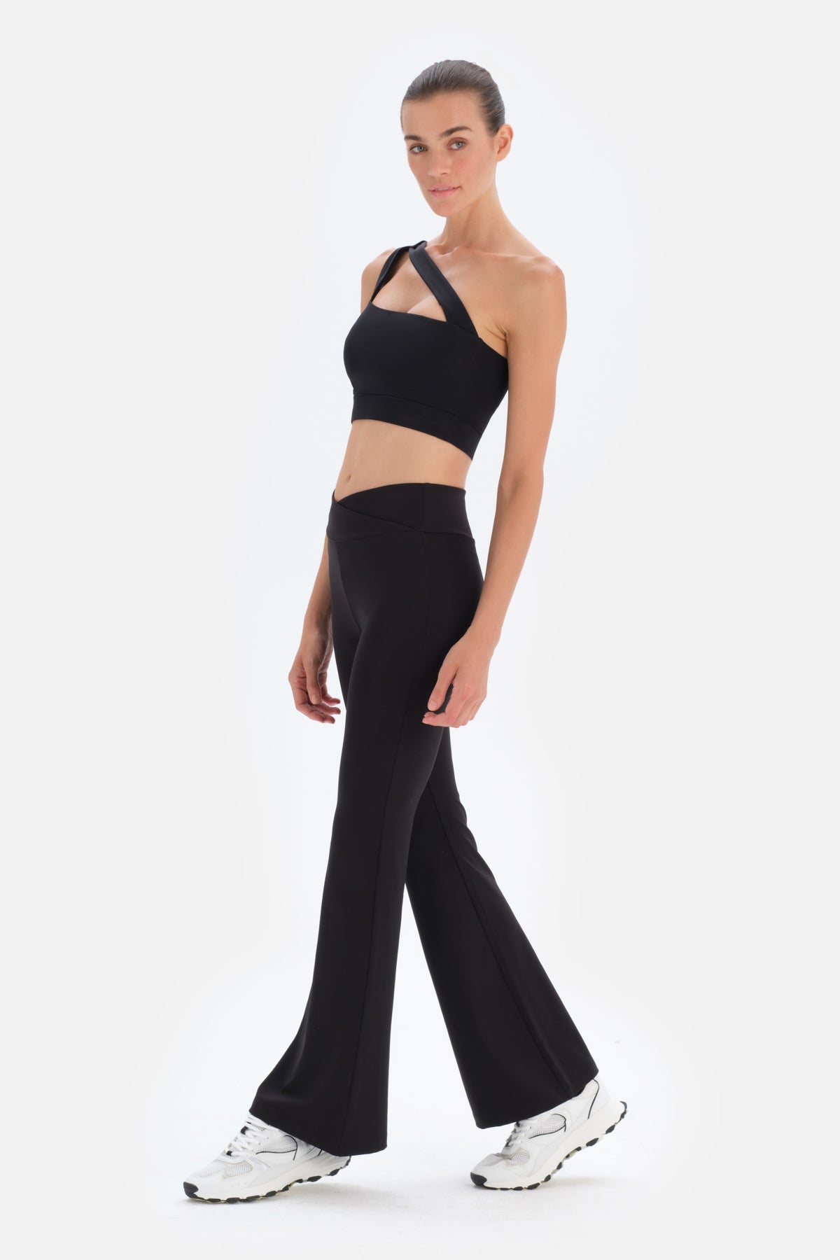 Siyah Dagi Active Çapraz Askılı Spor Sütyeni