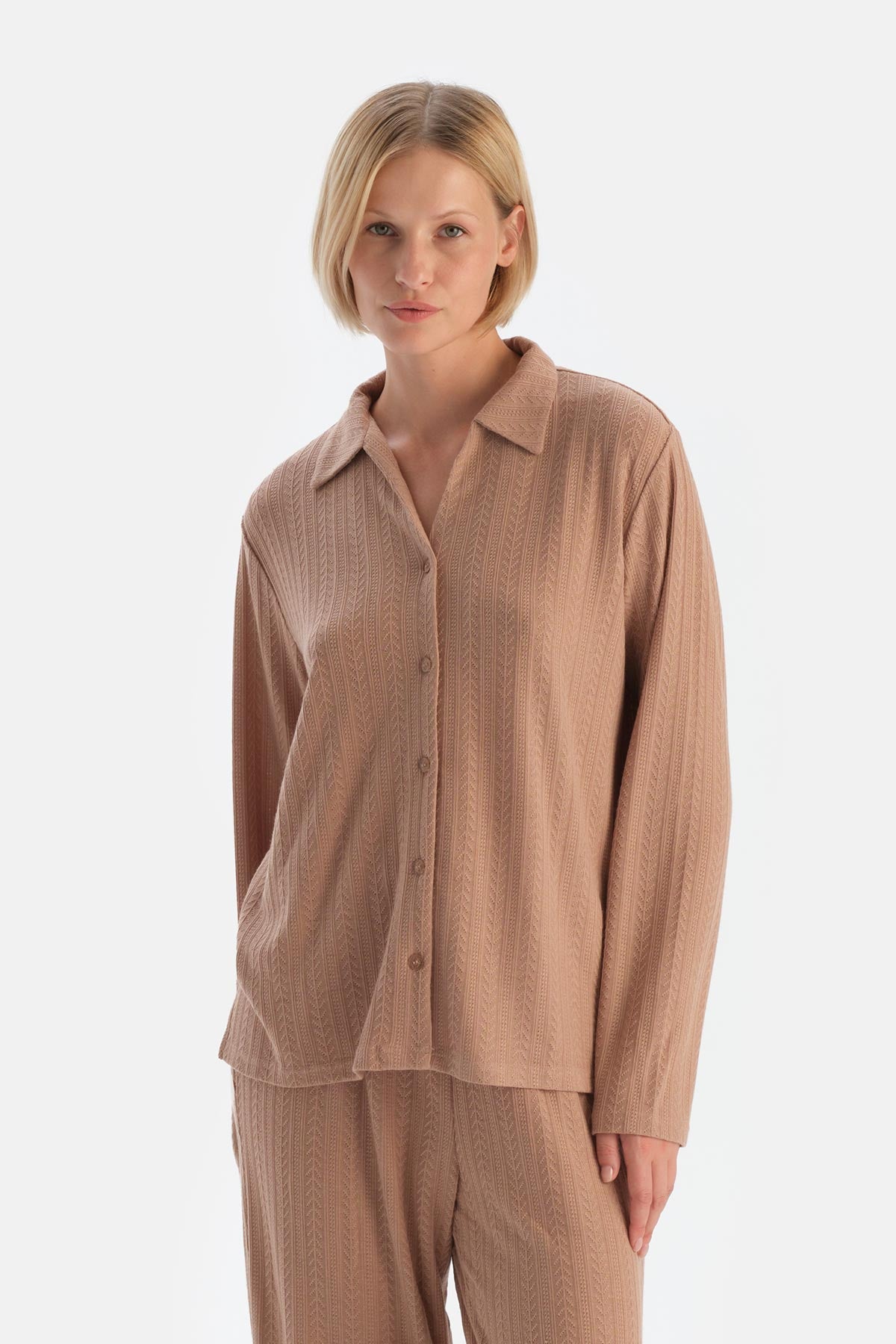 Bej Örgü Detaylı Gömlek