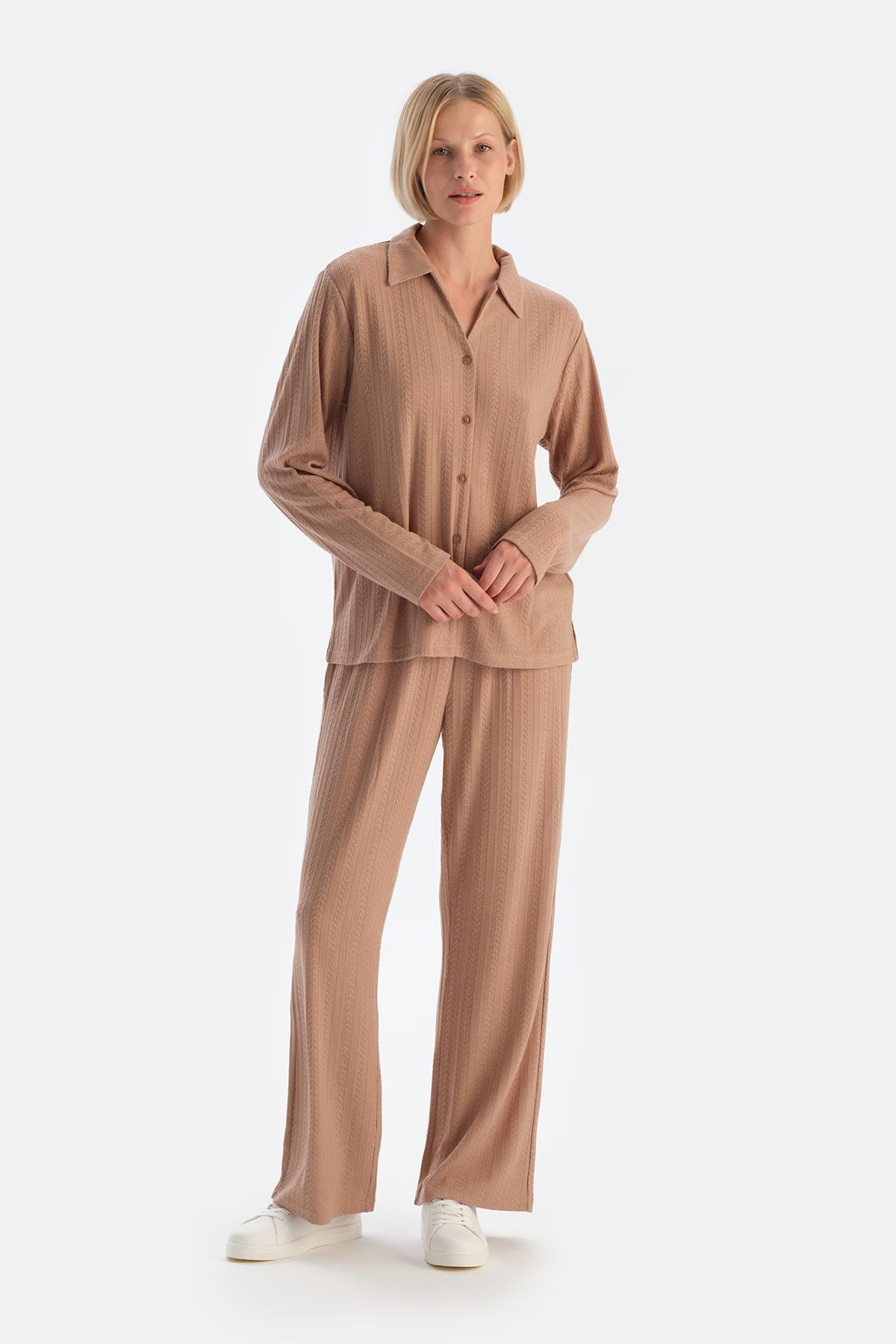 Bej Örgü Detaylı Gömlek