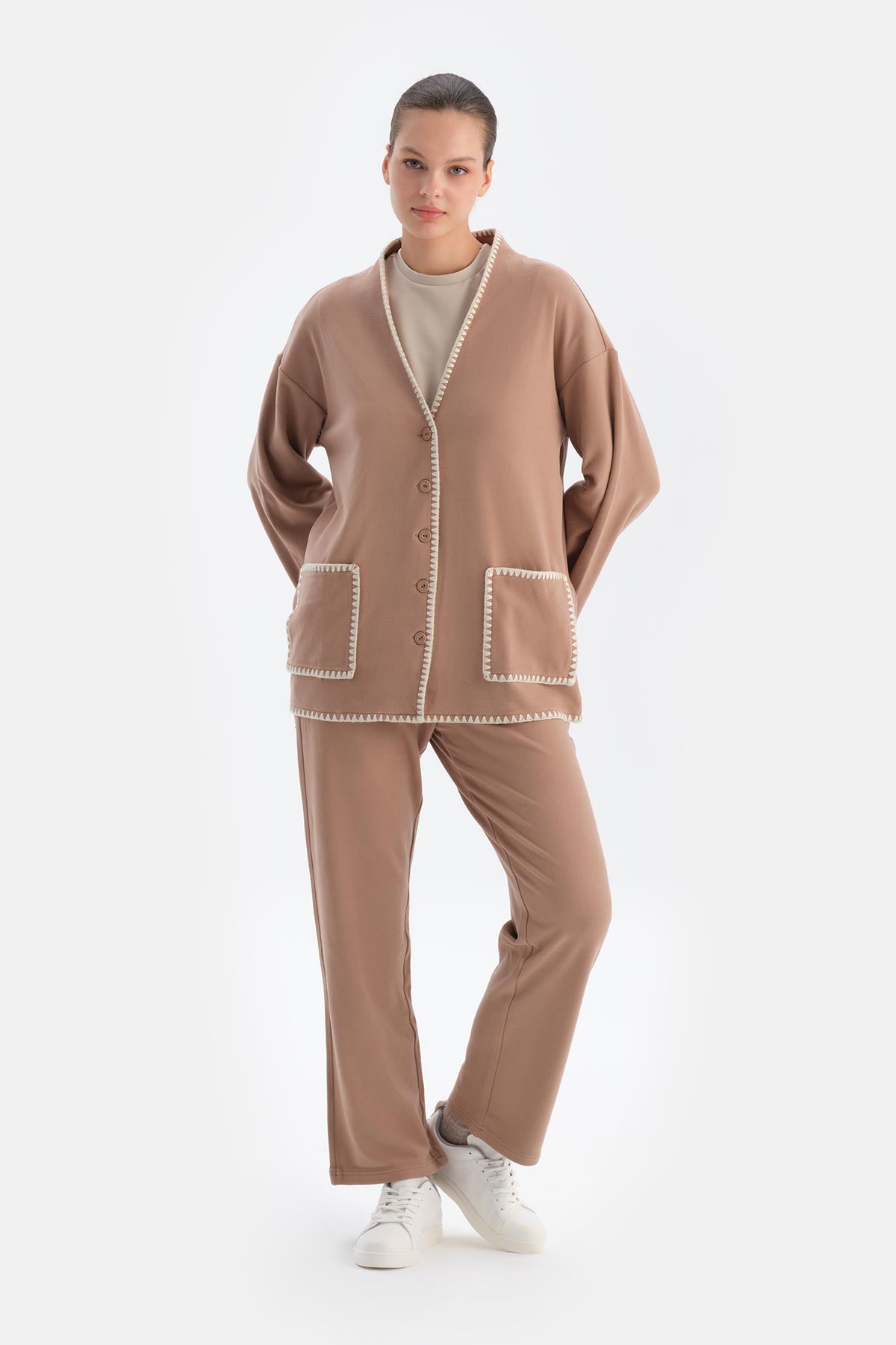 Sütlü Kahve Çoban Dikişli Cepli Uzun Kollu Hırka