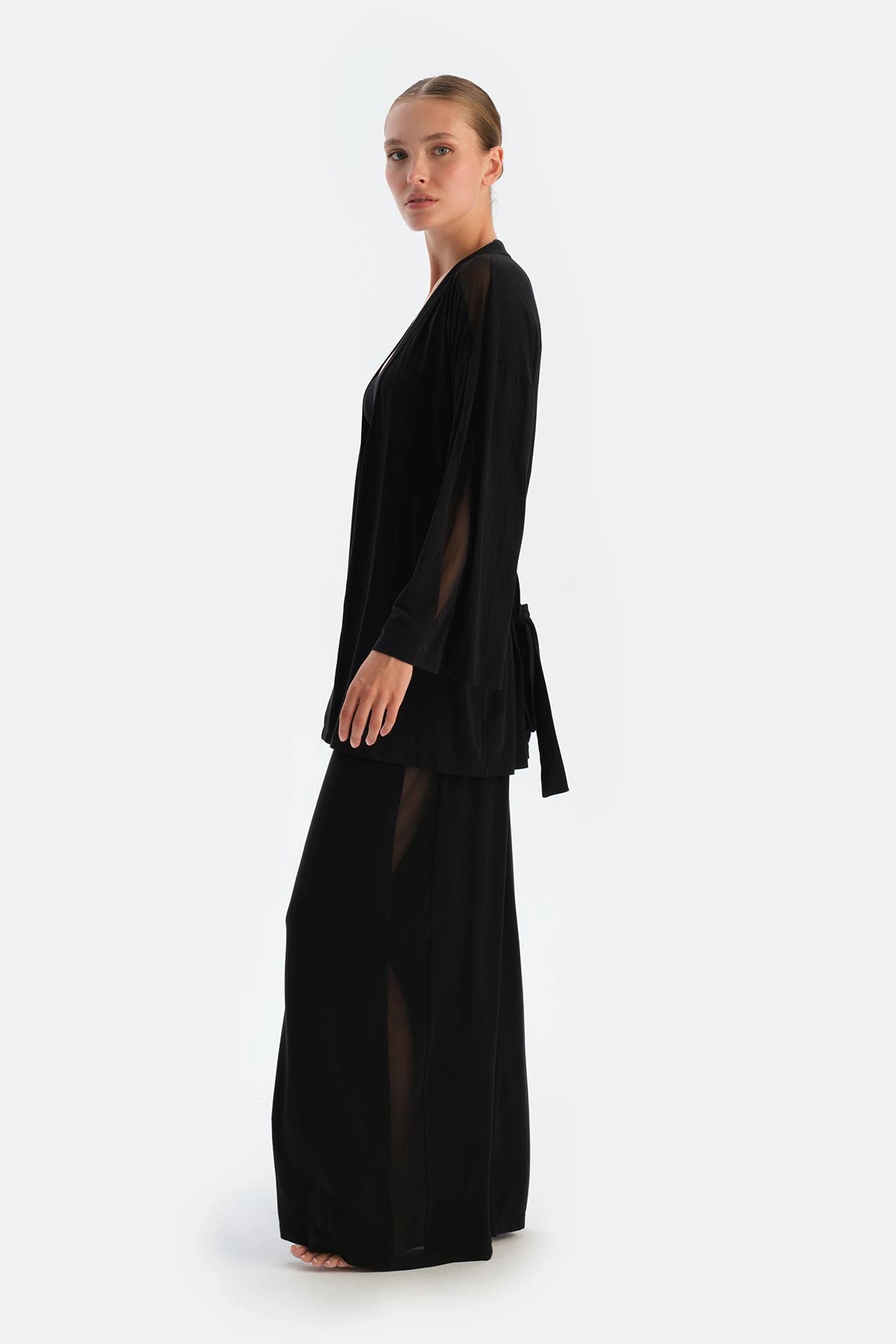 Siyah Yanı Tül Detaylı Pantolon