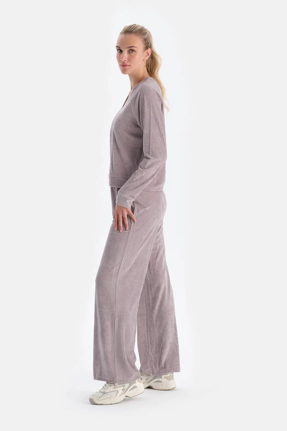 Açık Lila V Yaka Uzun Kollu Kadife Sweatshirt