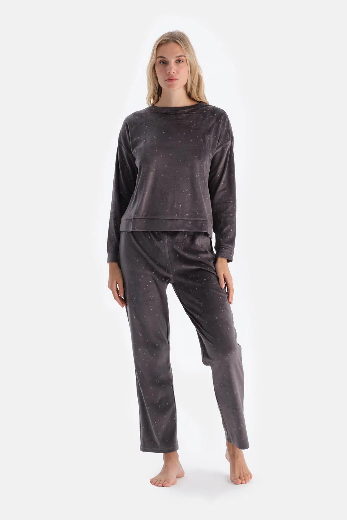 Siyah Parlak Yıldız Baskılı Uzun Kollu Kadife Pijama Takımı
