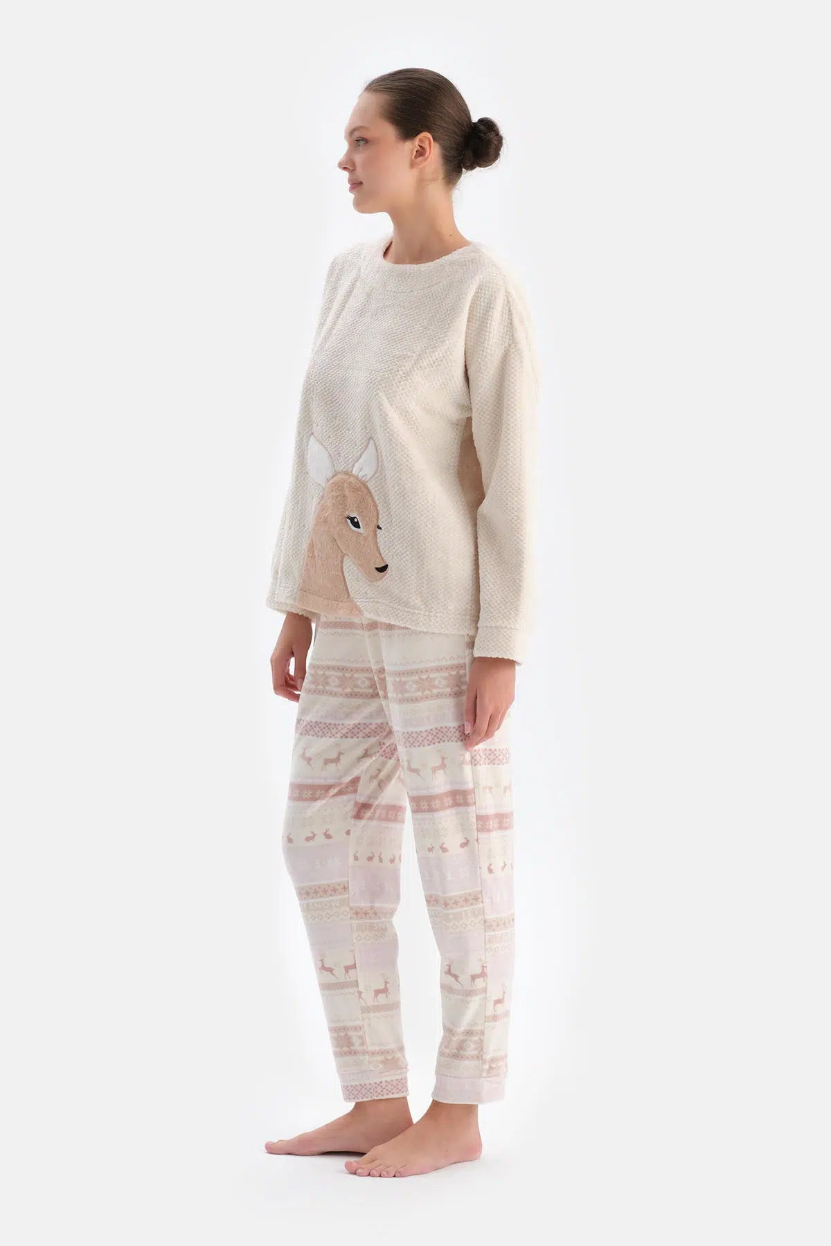 Ekru Geyikli Altı Metraj Baskılı Pijama Takımı