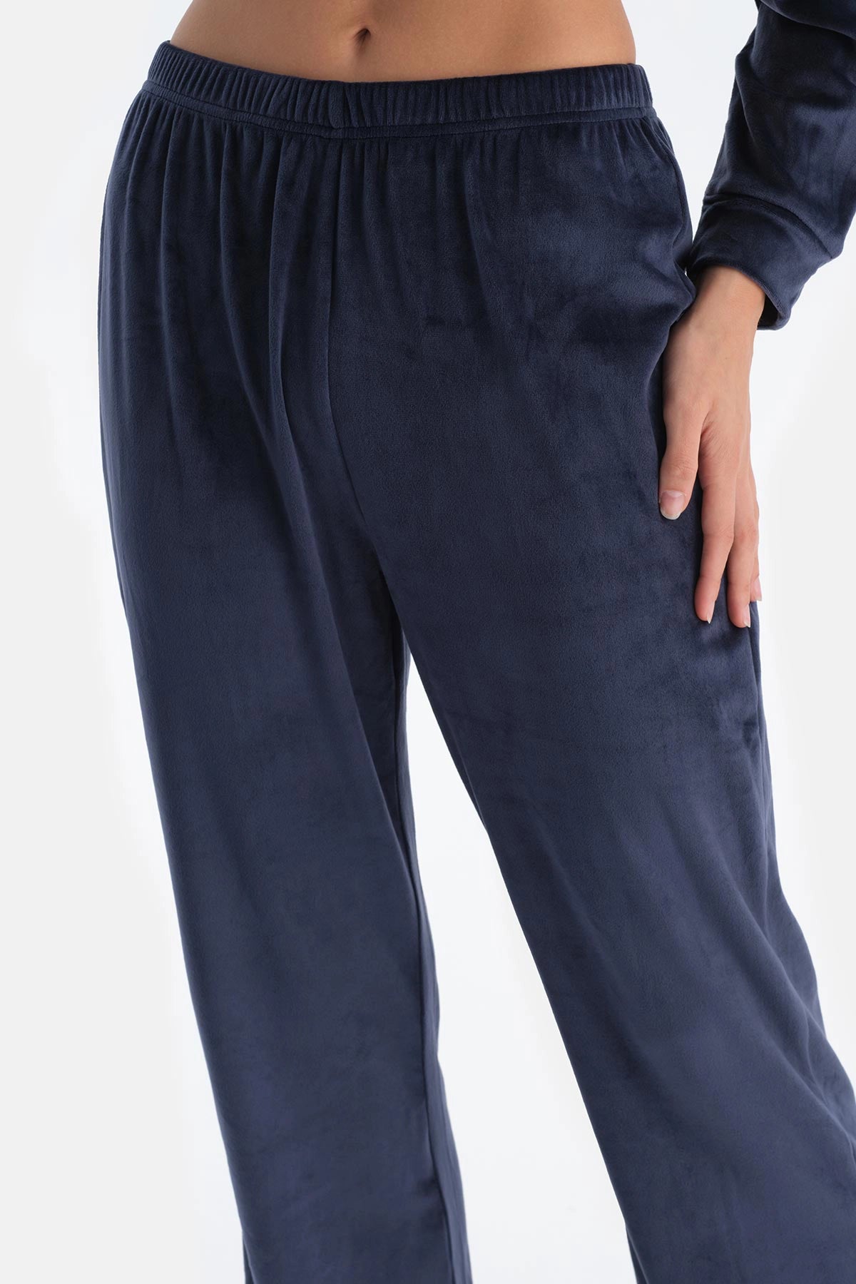 Lacivert Bisiklet Yaka Uzun Kollu Kadife Pijama Takımı