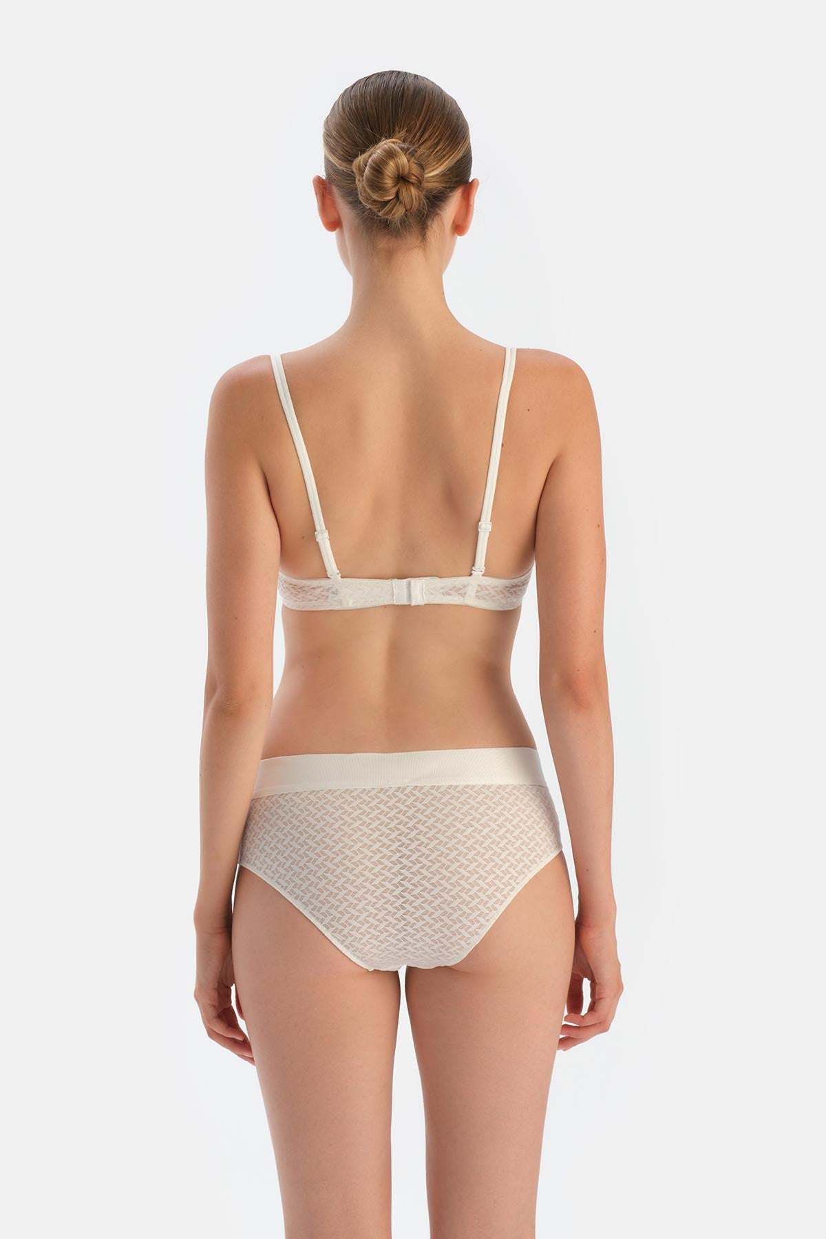 Kırık Beyaz Dantelli Hipster Külot