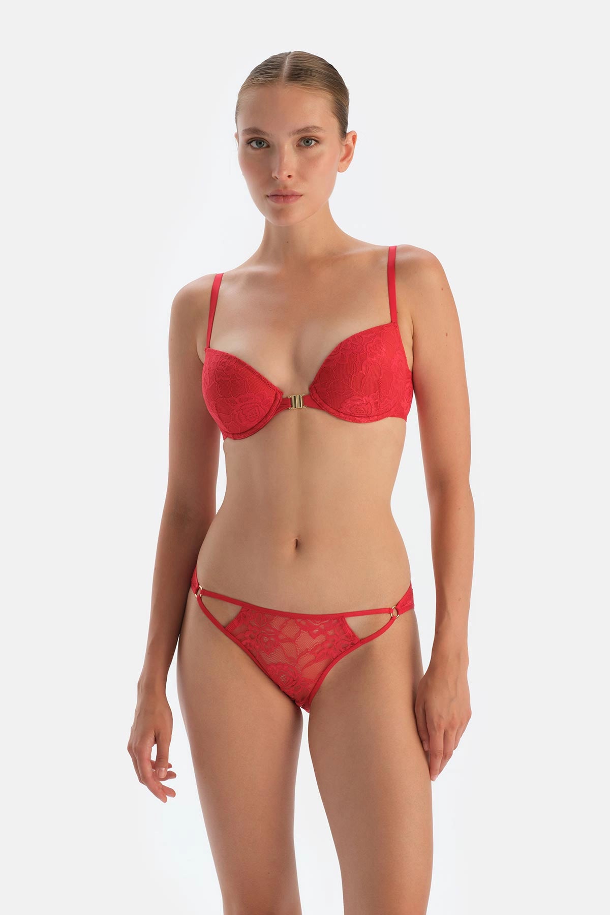 Kırmızı Ön Aksesuar Detaylı Dantelli Brıef Külot