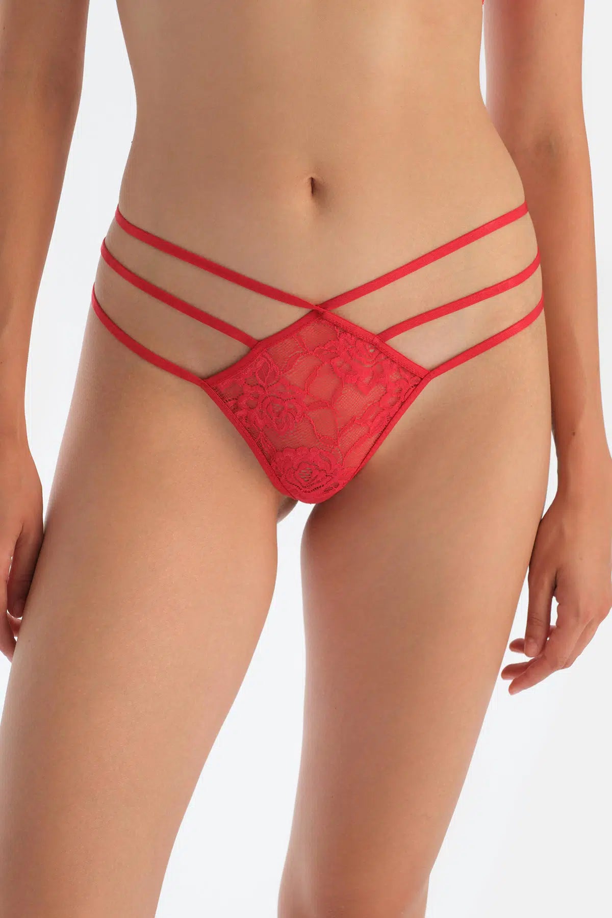 Kırmızı Arkası Aksesuar Detaylı Dantelli G-Strıng Külot