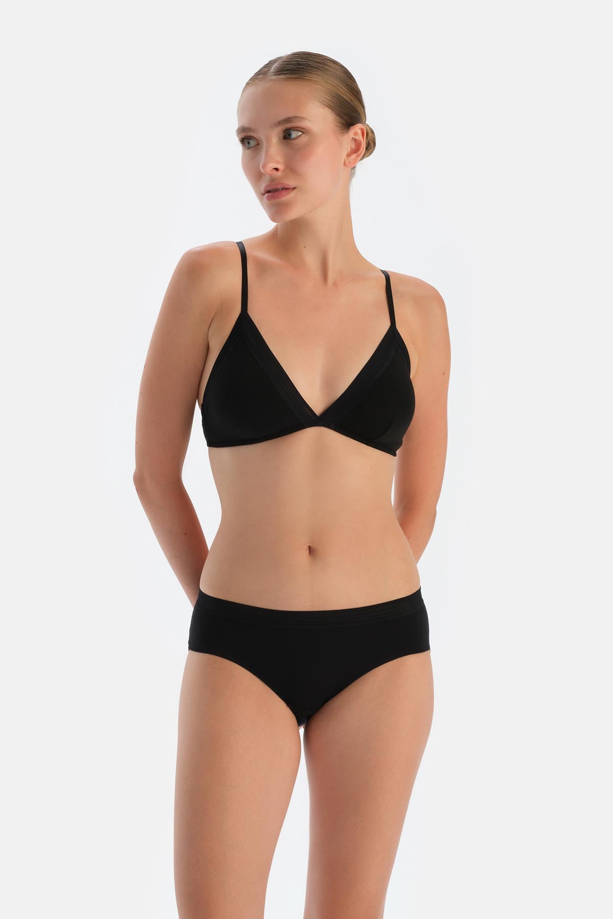 Siyah Basic Paça Ve Bel Dantel Detaylı Hipster Külot