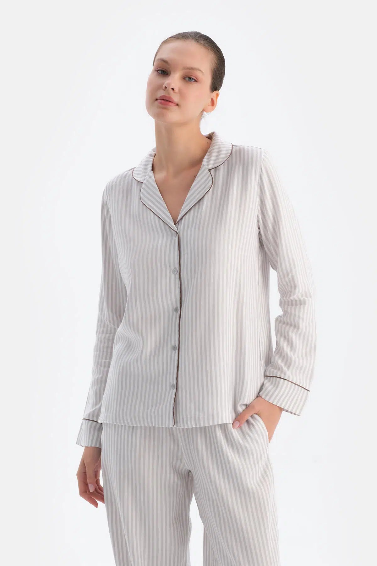 Beyaz Çizgili Viskon Dokuma Gömlek