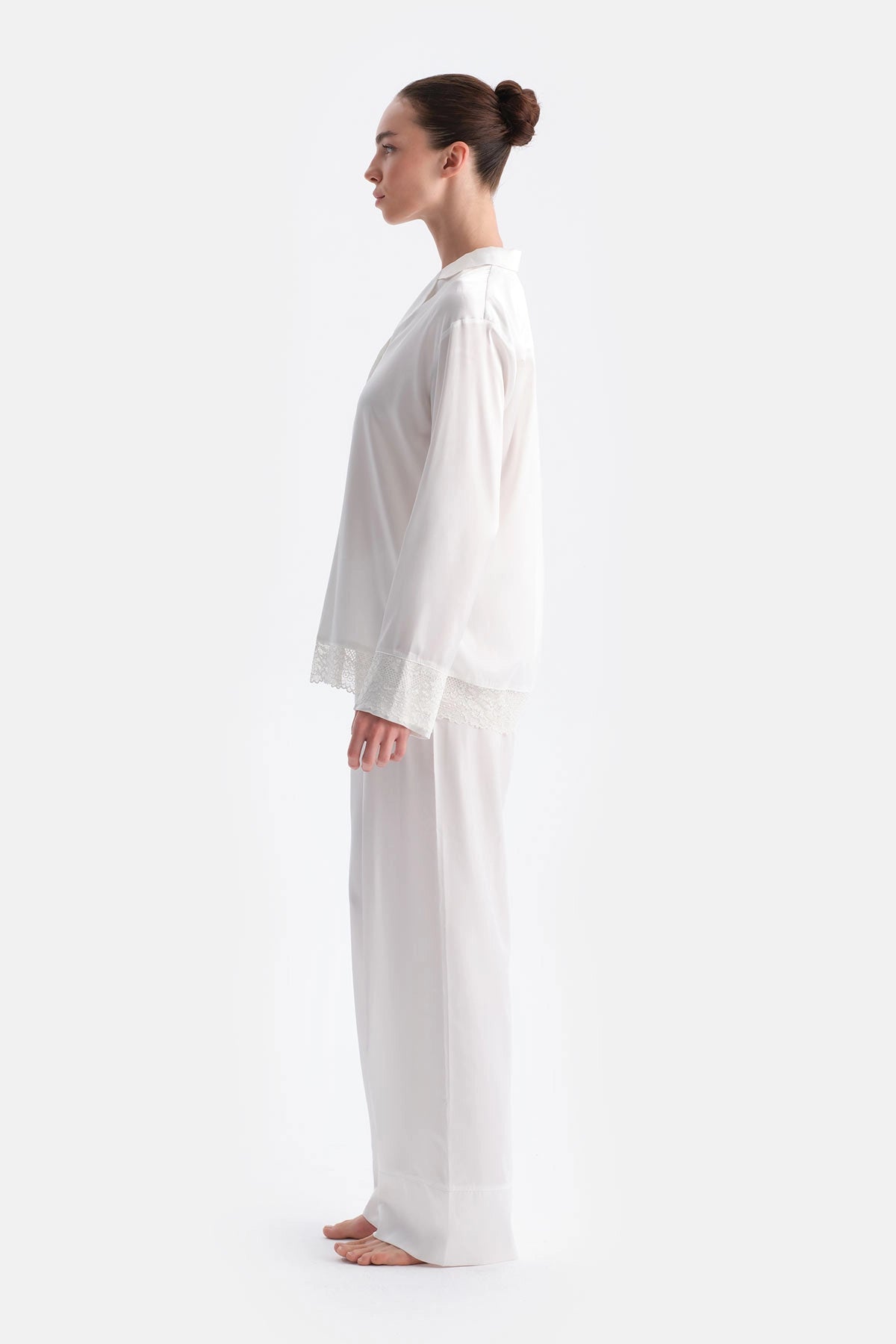 Beyaz Dantel Detaylı Saten Brıde Gömlek