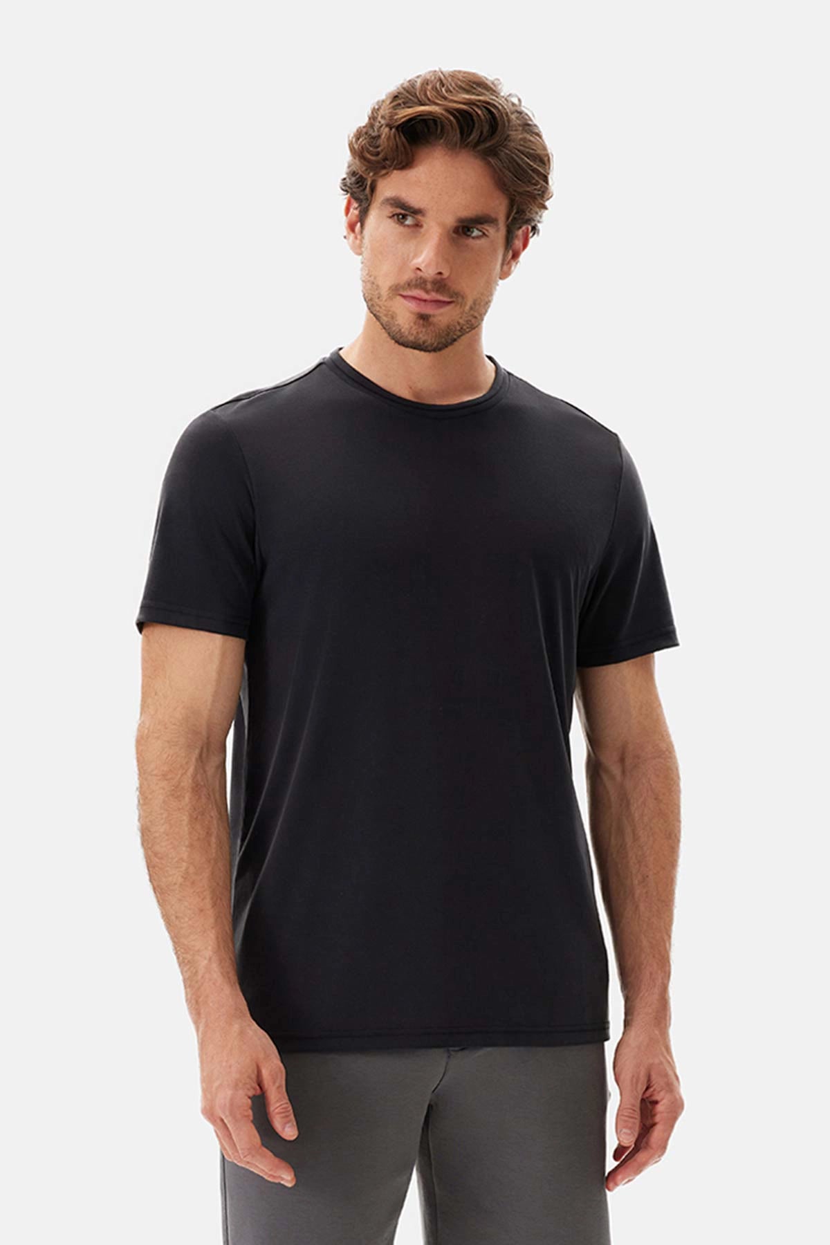 Siyah Bisiklet Yaka Kısa Kollu Regular Tişört