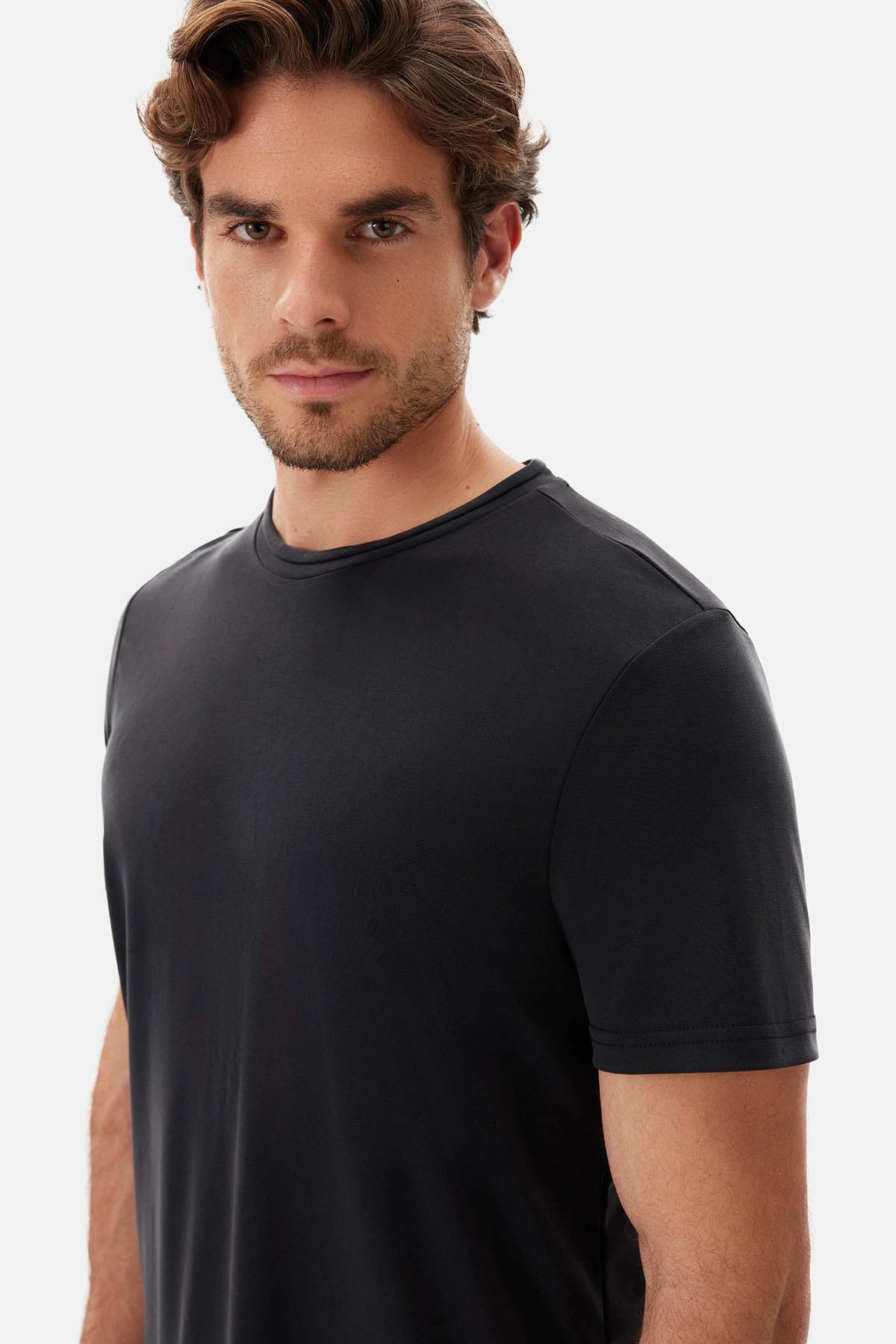 Siyah Bisiklet Yaka Kısa Kollu Regular Tişört