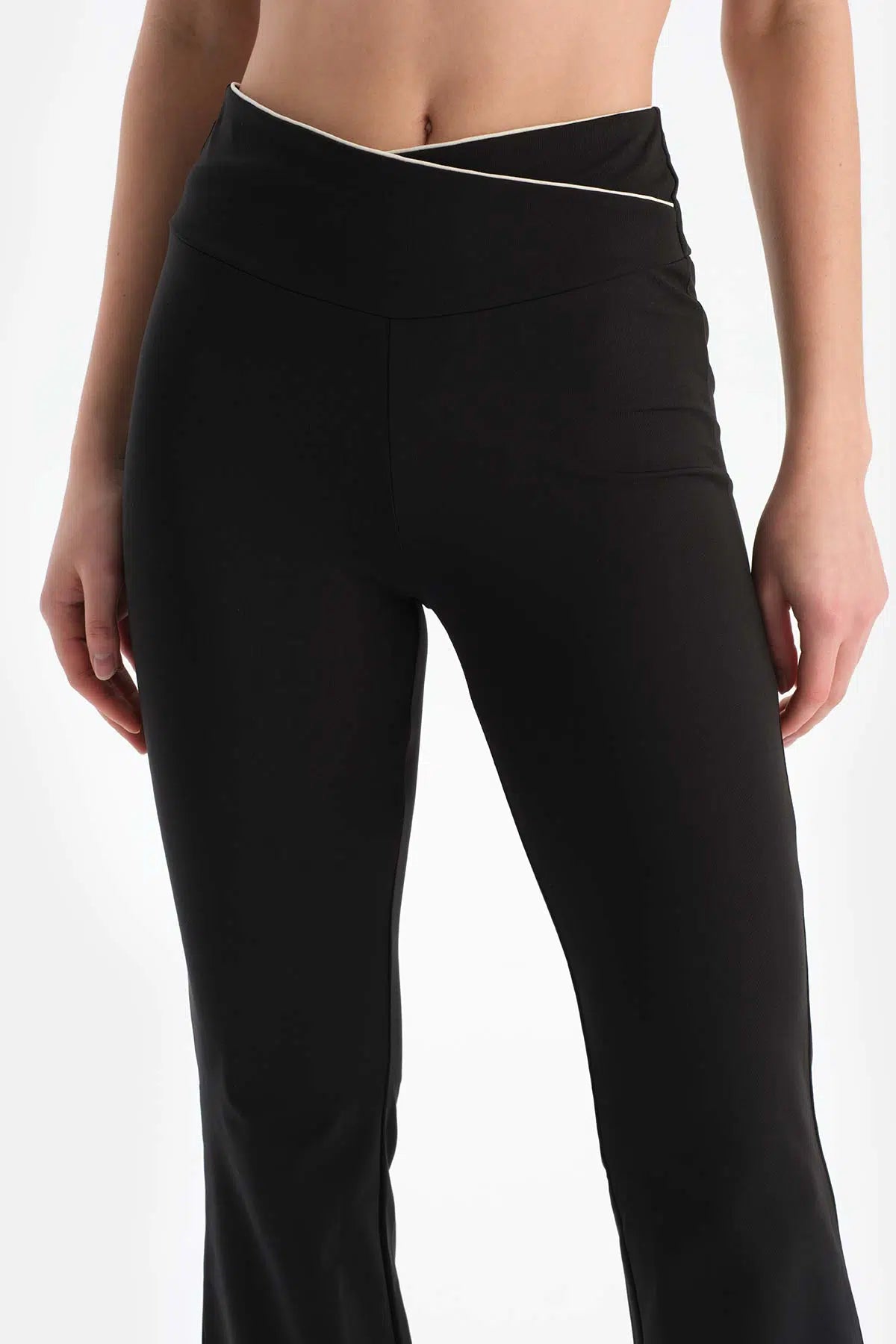 Siyah Dagi Active Kadın Bel Biye Detaylı Ispanyol Paça Tayt