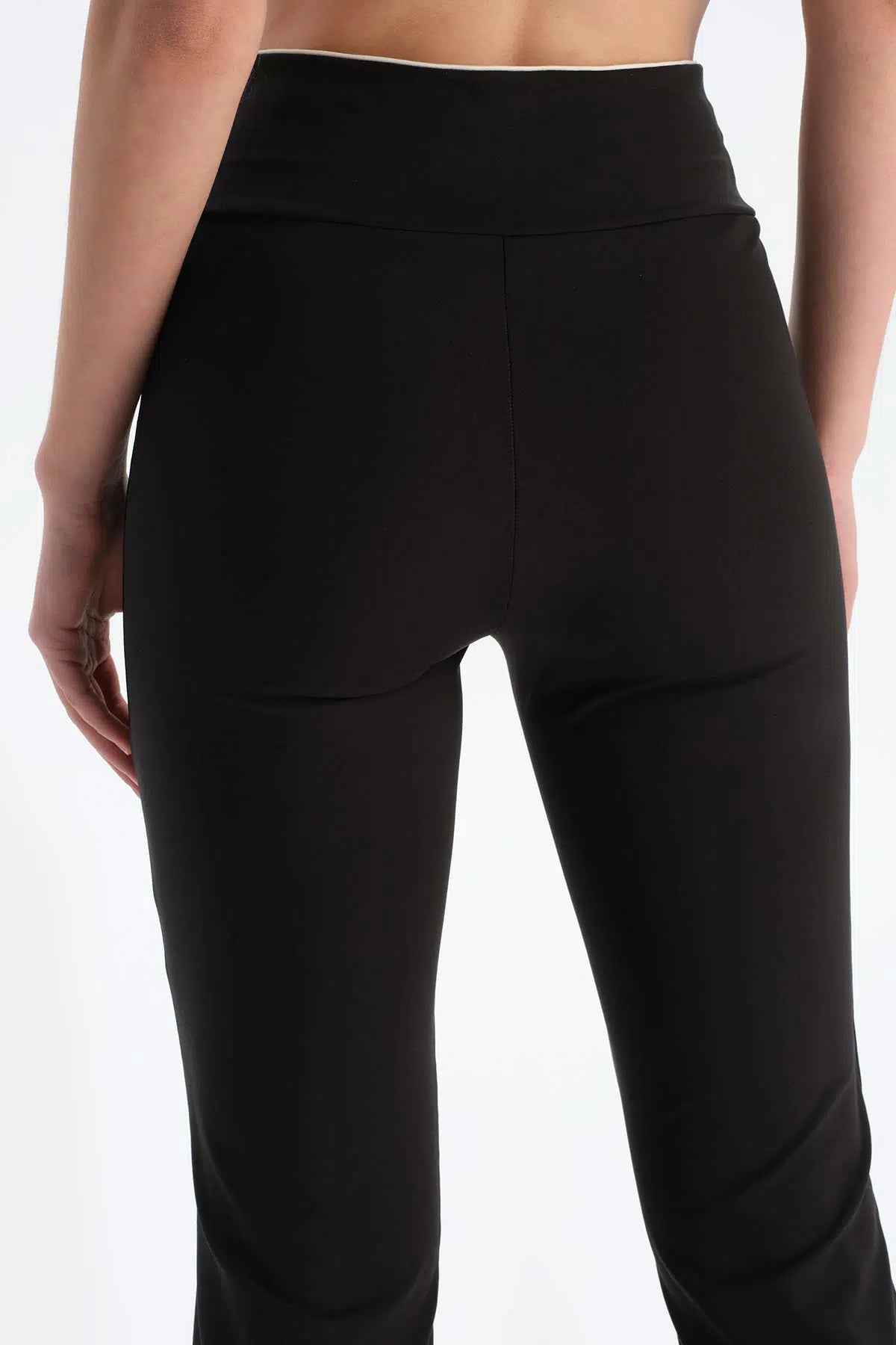 Siyah Dagi Active Kadın Bel Biye Detaylı Ispanyol Paça Tayt