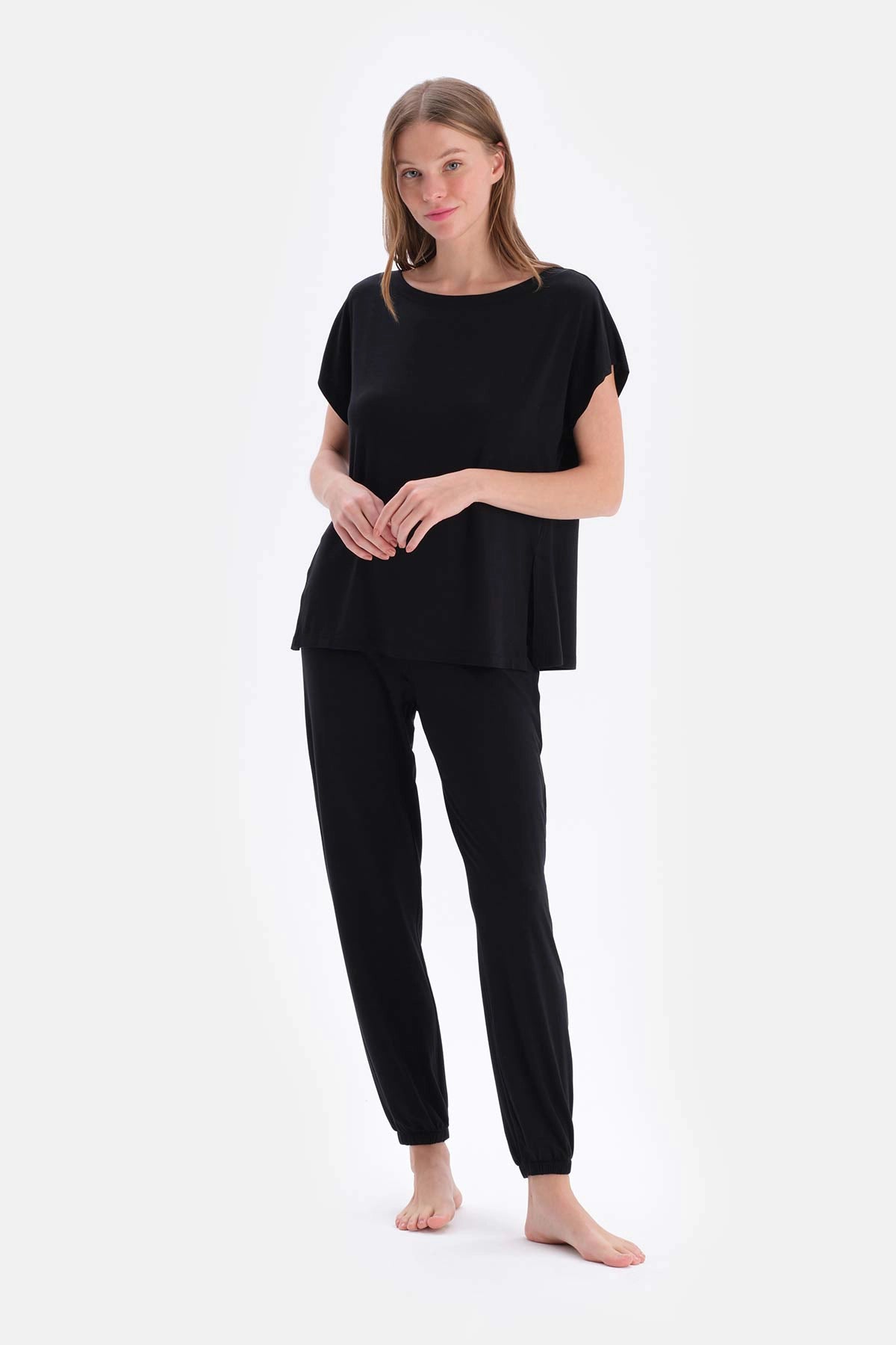 Siyah Bisiklet Yaka Kısa Kollu Tişört Jogger Alt Pijama Takımı