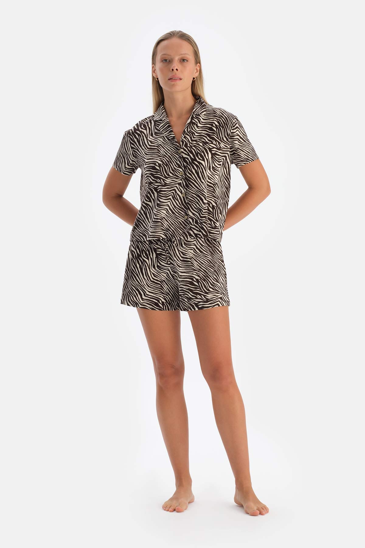 Kahverengi Zebra Desenli Viskon Şortlu Pijama Takımı