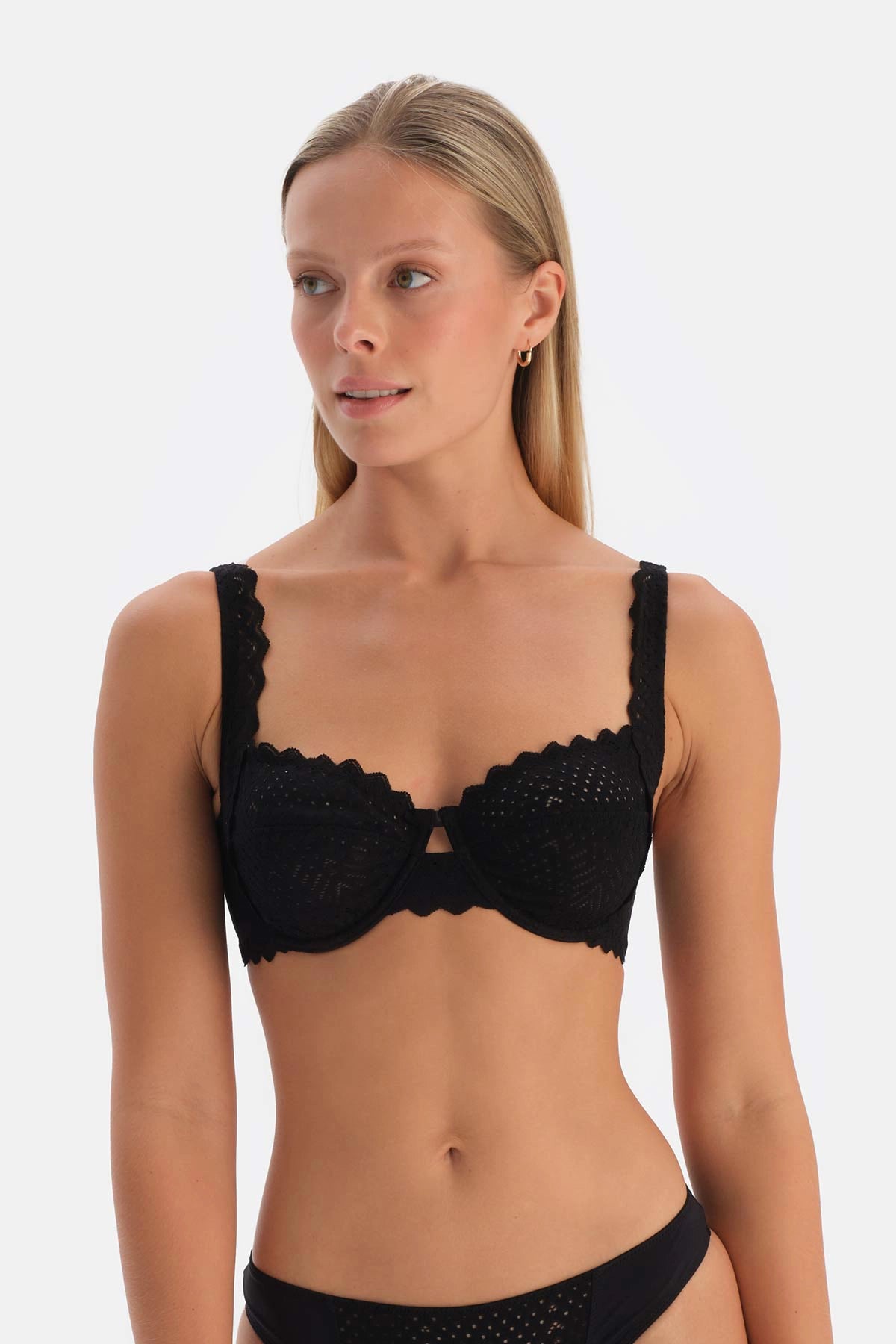 Siyah Dantel Detaylı Premıum Basıc Toparlayıcı Sütyen