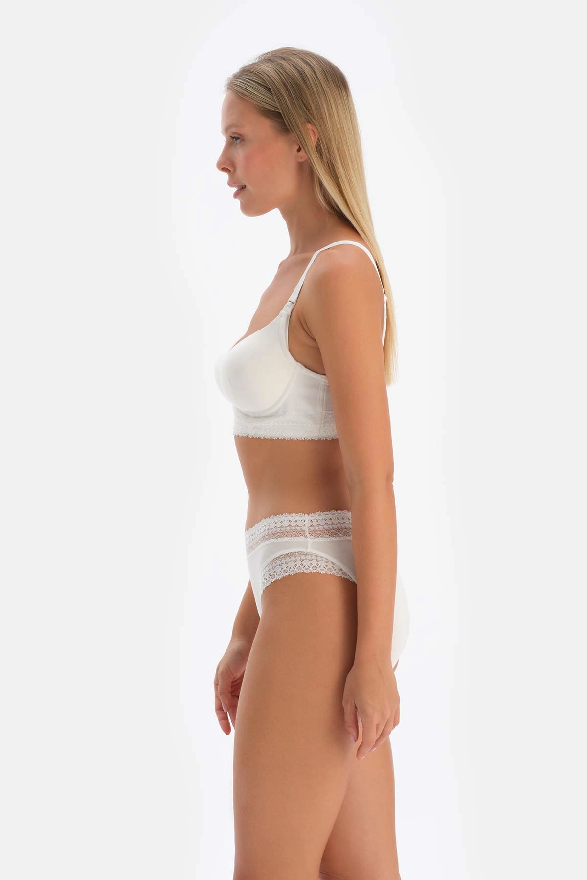 Kırık Beyaz Dantel Detaylı Brıef Külot