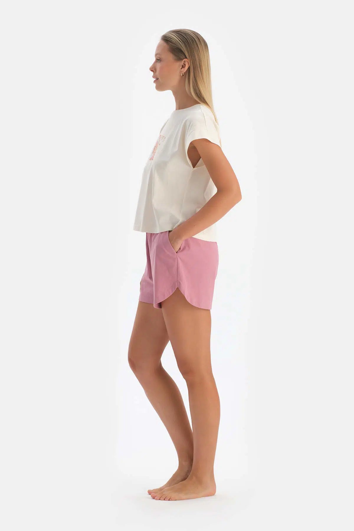Kırık Beyaz Baskılı Şortlu Pijama Takımı