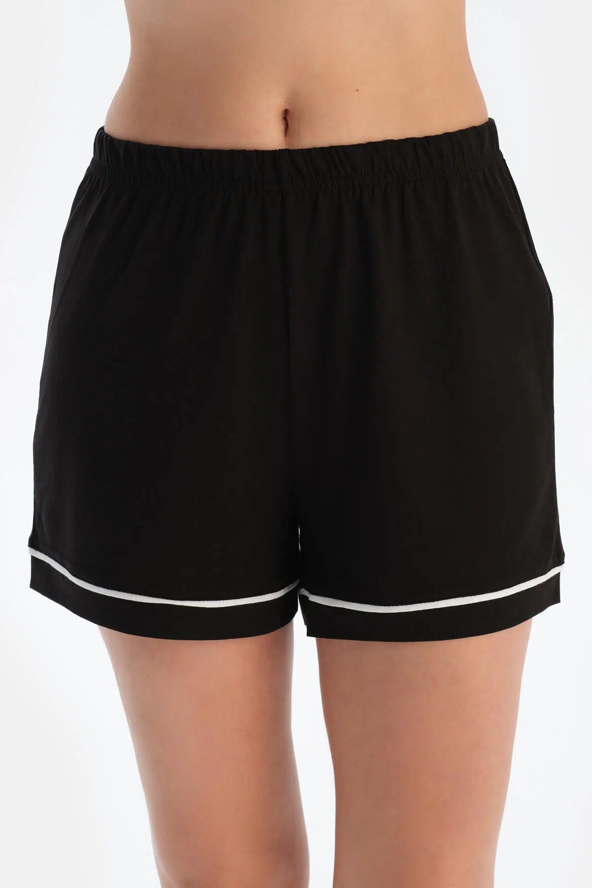 Siyah Biye Detaylı Basic Şortlu Pijama Takımı