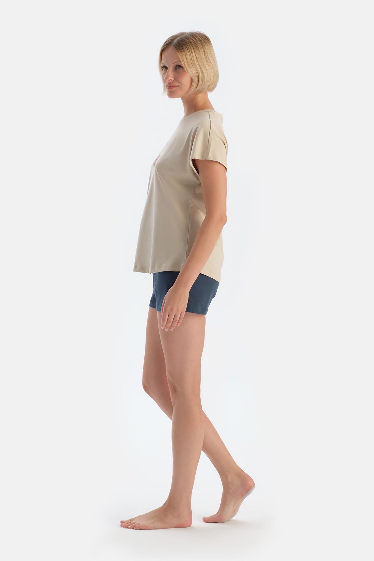 Ekru Baskı Detaylı Kısa Kollu Şortlu Pijama Takımı