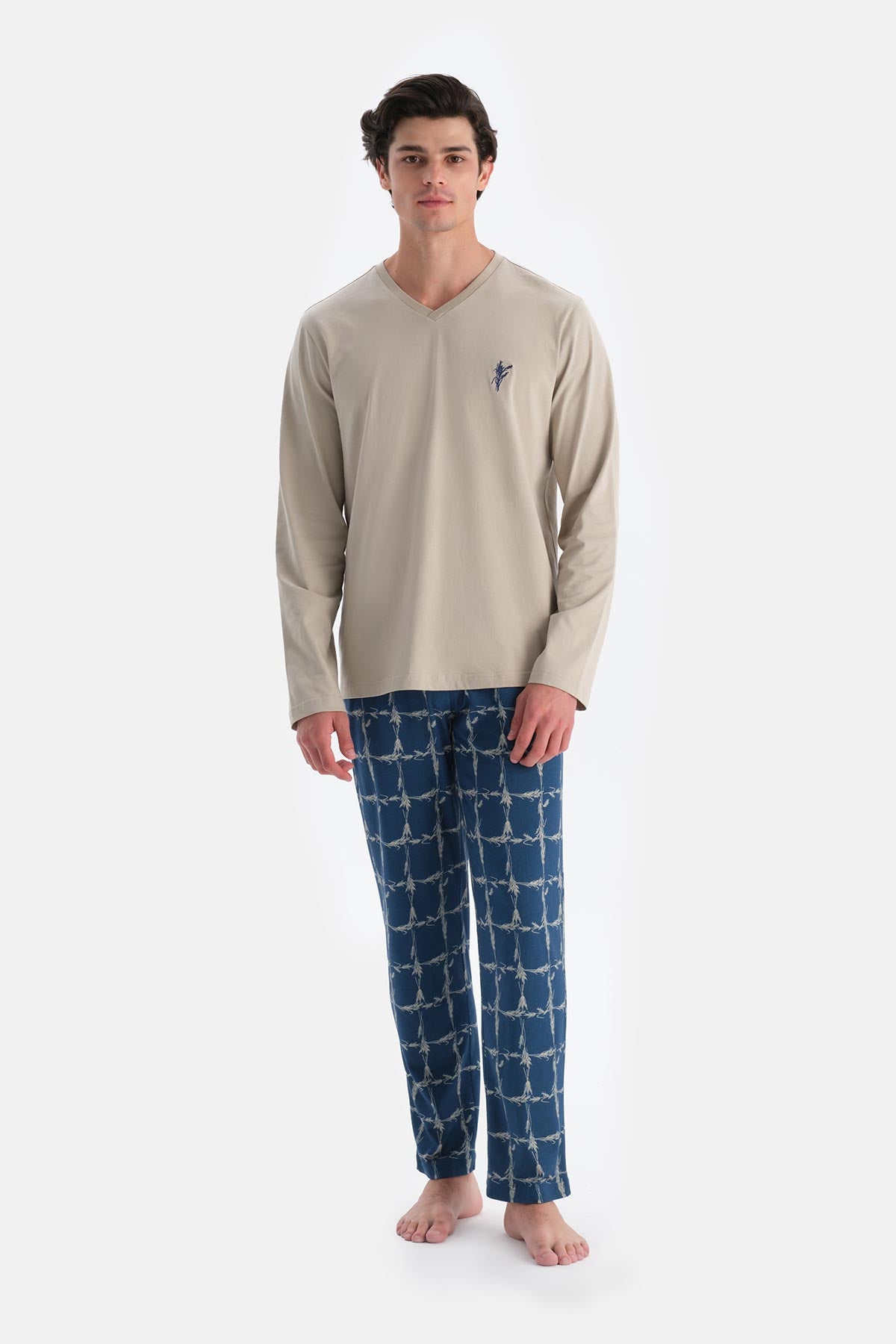 Gri V Yaka Baskı Detaylı Pantolon Pijama Takımı