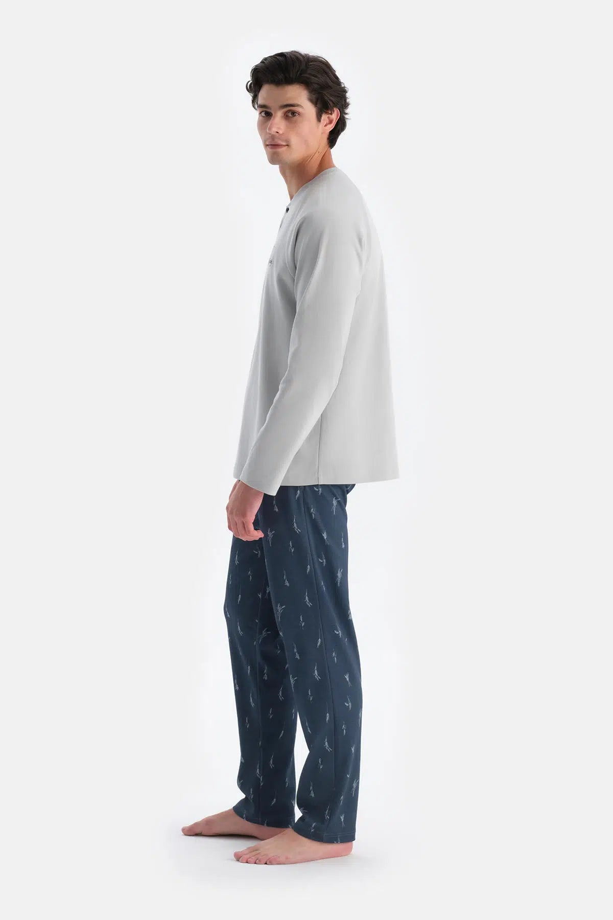 Gri Yarım Patlı Uzun Kollu Altı Baskılı Pijama Takımı
