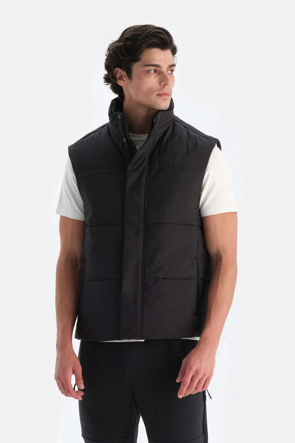 Siyah Erkek Önden Fermuar Çıtçıtlı Puffer Yelek